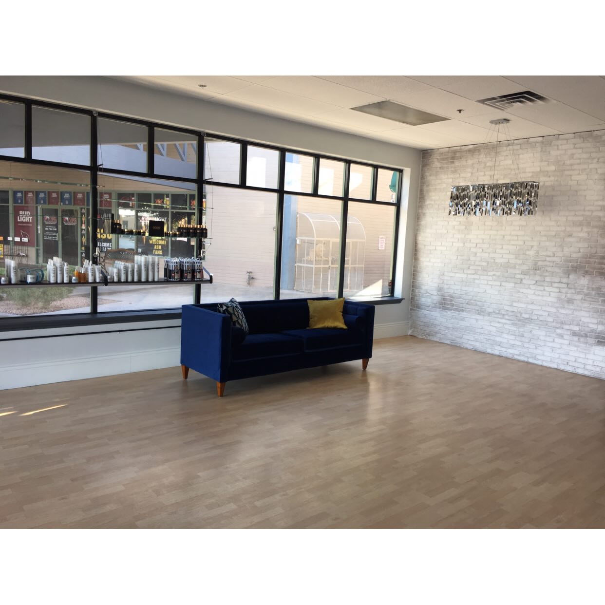 Did someone say 2016? Back where it all started 🥲 #ItStartedWithABlueCouch 💙
#azhairstylist #azhairsalon #2016 #smallbusinessowner #arizona #chandler #gilbert