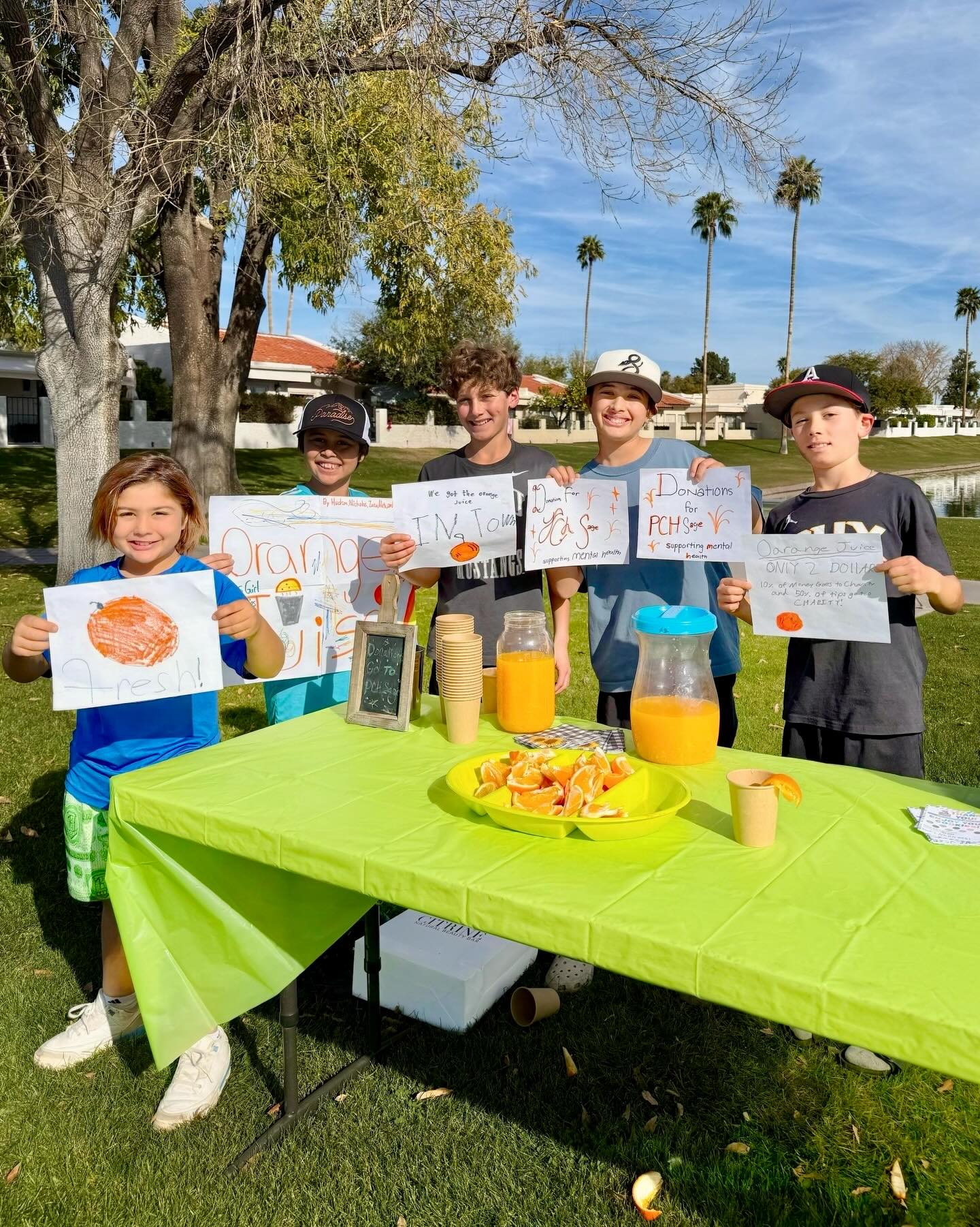 Impromptu OJ sale benefitting @pch_sage courtesy of the Gulbas and Bubeck boys 🍊
30 minutes in and nearly $250 of generous juice drinkers 🫶
Come by the lake in McCormick Ranch! DM for exact location 😍 Thanks for spearheading, @eatwell_withmichelle 💕