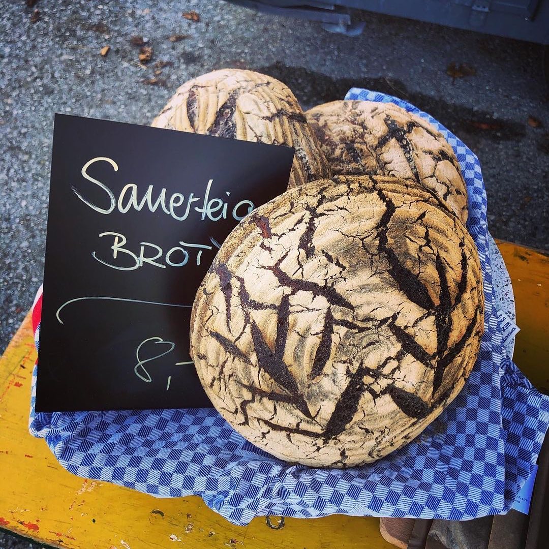 @strassenkantine BACKTAG!!
Morgen von 16-18 Uhr gibt es wieder Sauerteigbrot (ca. 1kg)
#backebackebrot
#backtag
#biobrot
#offmuehle
#handgemacht
#homemademarmalade
#strassenkantine
#brot
#seeshaupt
#starnbergersee
#frischesbrot
#supportsmallbusiness
#supportyourlocal
