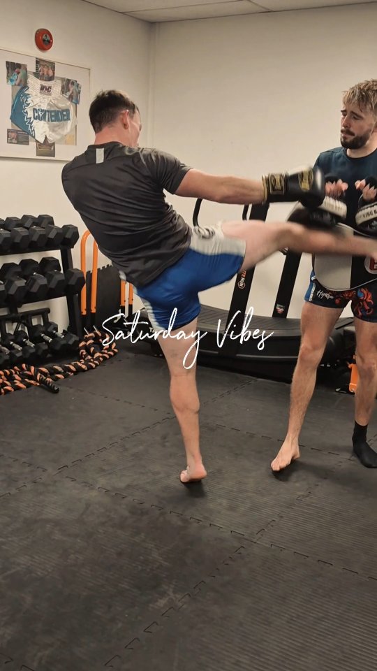 Saturday vibes hit different when the class is FULL and everyone shows up ready to work 💥
9am setting the tone for the weekend 👊🏻
#SaturdayVibes #MuayThaiLife #muaythaifighter #TrainHard #FierceFamily