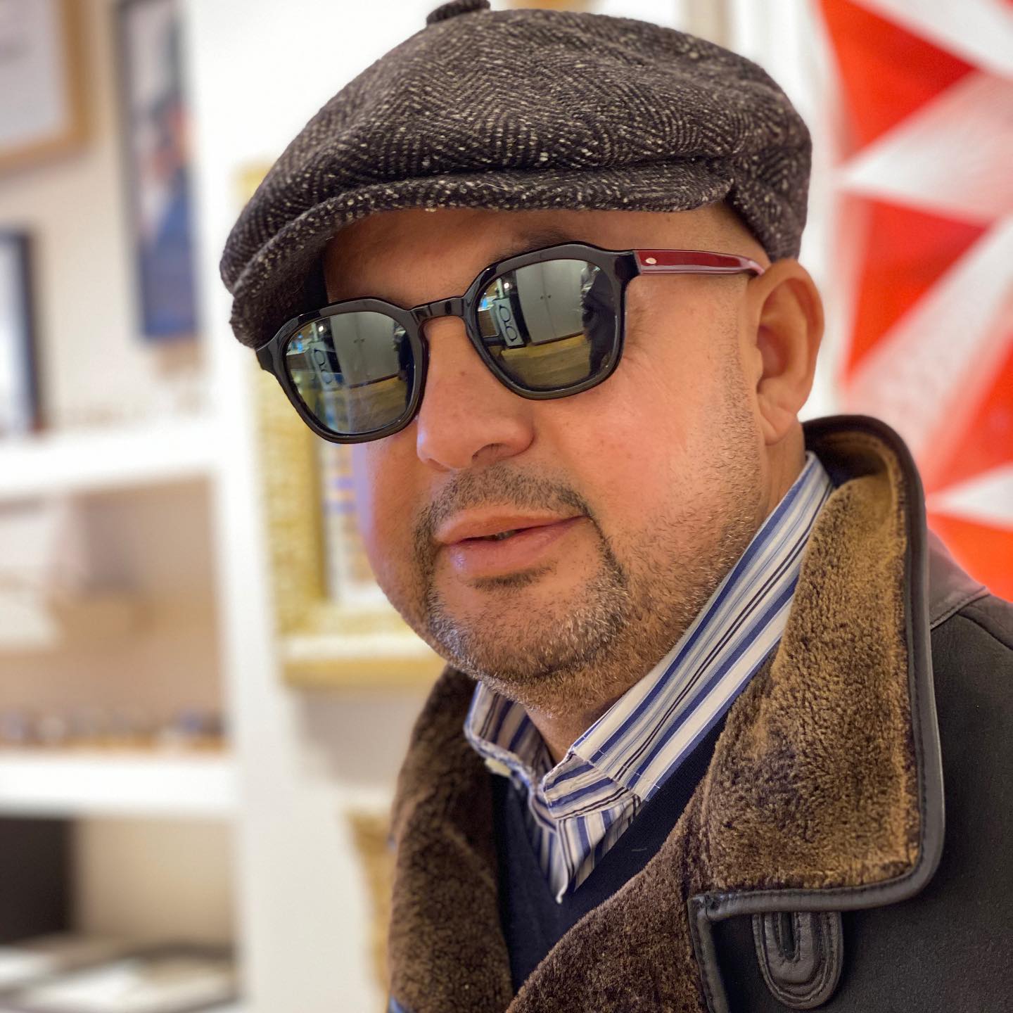 « Mouss » l’élégant Roi de la date! Avec ses nouvelles @bartonperreira prêt pour affronter les chaleurs des palmerais de tolga! #opticiencreateurlevallois #sunglasses #levalloisperret #levallois #opticienlevallois