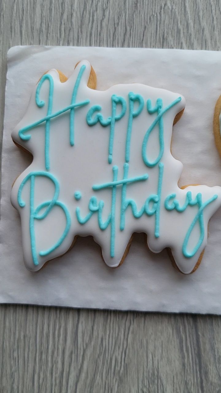 The small things 💙
Ewan came home from school and asked if I could make his teacher a birthday biscuit.
For him to bond with a male teacher is huge, it doesn’t come easily.
New school years mean new sets of teachers, so this moment meant everything.
How could I say no?
#thesmallthings
#parentingmoments
#londonmum
#littlewins
#mumofboys