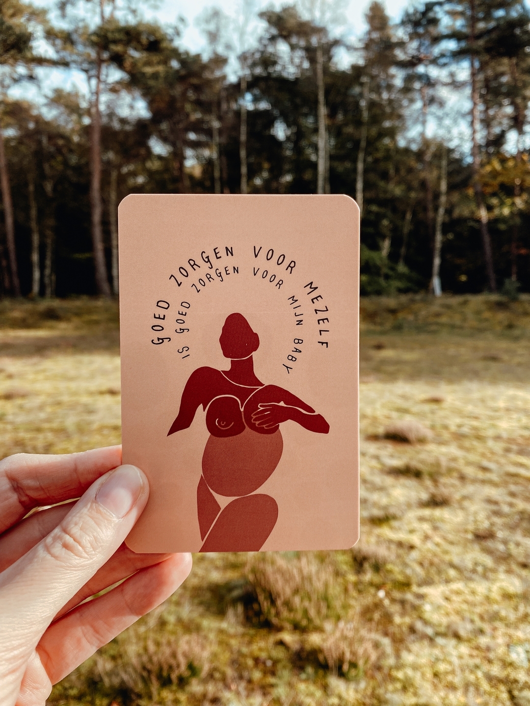 Goed zorgen voor mezelf.
Is goed zorgen voor mijn baby.
Het is een waarheid als een koe. Zelfs als die baby inmiddels acht jaar oud is en al lang geen nachtvoedingen of luiers meer nodig heeft. Het moederschap én ouderschap is best een uitdaging en vermoeiend is het zeker. Vaak schiet onze zelfzorg er bij in, omdat de kinderen eerste prioriteit worden. Maar juist die zelfzorg is zo belangrijk om je kinderen prioriteit te kunnen blijven geven.
You can't pour from an empty cup.
Dus, wat doe jij vandaag aan zelfzorg? Of deze week? En heb jij een ultieme zelfzorg tip die ontzettend goed voor je werkt? Deel het hieronder, dan kunnen we van elkaar leren.
Mijn tip: ik ben gaan inzien dat het niet mijn rol is als moeder om mijn kinderen continue te entertainen. Kinderen kunnen zich heel goed zelf vermaken, al moeten ze soms daarin gestimuleerd worden. Ik ben opgehouden om me schuldig te voelen als ik niet of niet genoeg met ze gespeeld had. Dit geeft me zo veel mentale rust.
#postpartum #moederschap #30dagentroepchallenge