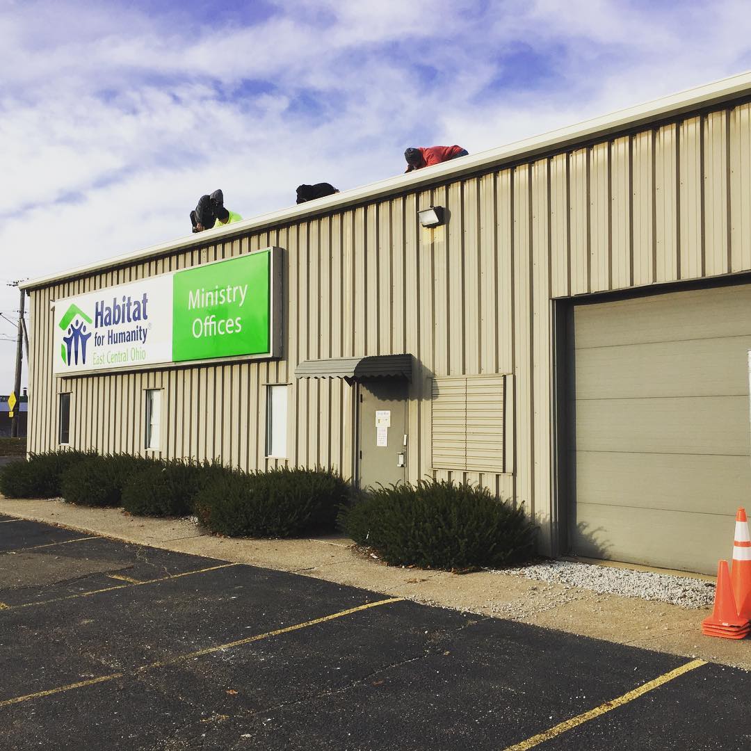 New 7” industrial gutters installation at the Habitat Restore in Canton. #habitatforhumanity #habitatforhumanityrestore #cantonohio #ohioroofers #commercialgutters #commercialconstruction #flatroof