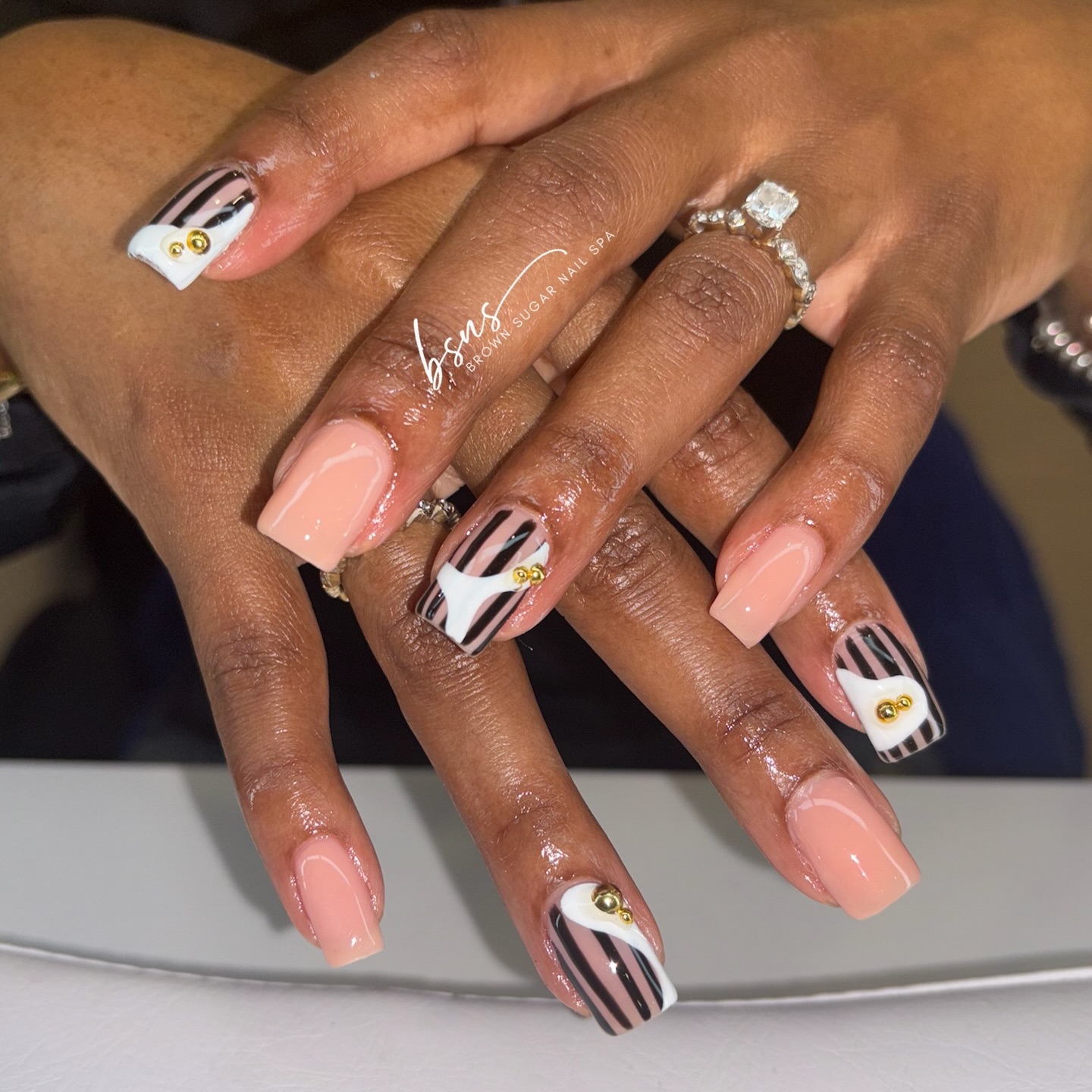 Minimal nails. Maximum presence.
•
Technician: Meeka
•
Book your next experience with BSNS ✨
#brownsugarnailspa #luxurynails #phillynails #phillynailtech #luminarynailsystems