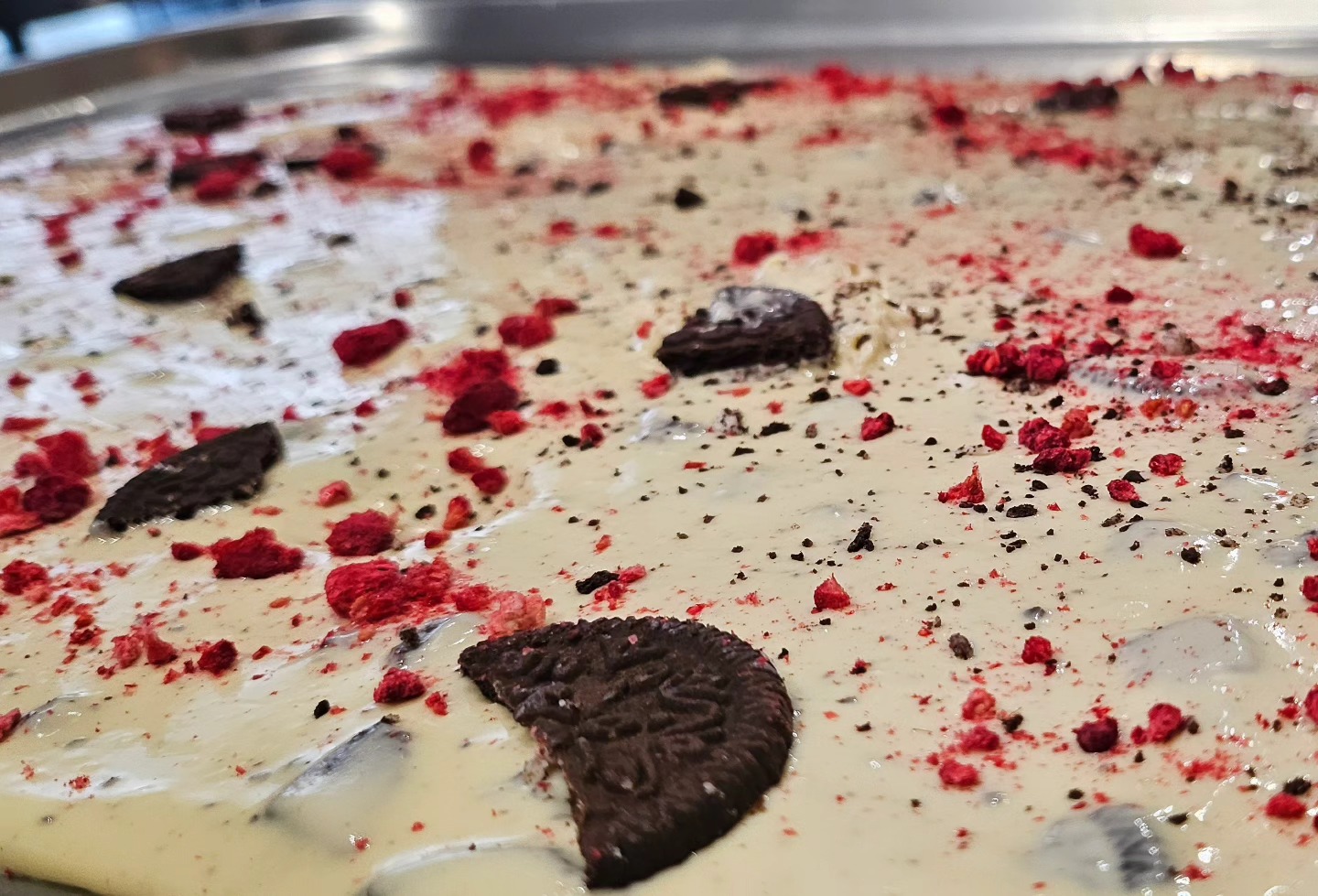 Introducing Oreo-Raspberry-White chocolate. It's simply divine! Available at our factory shop for the launch and from tomorrow onwards, also at our Fiskars shop. #billnäsinruukki #billnäschocolate #billnassuklaa #visitraasepori #fiskarsvillage #antiikkipäivät