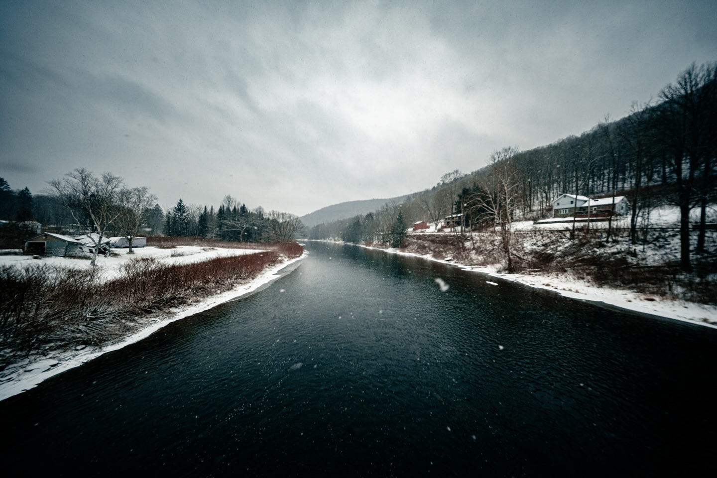 Was driving back to CT from Upstate, NY yesterday in the middle of a snowstorm. I’ve had to make the trip a few times recently, and I’d noticed there was a random pull-off in the middle of nowhere that led to the river in a place called Hale Eddy. This time, I made the rash decision to pull over.
#naturephotography #snow #roadtrip #upstateny #route17