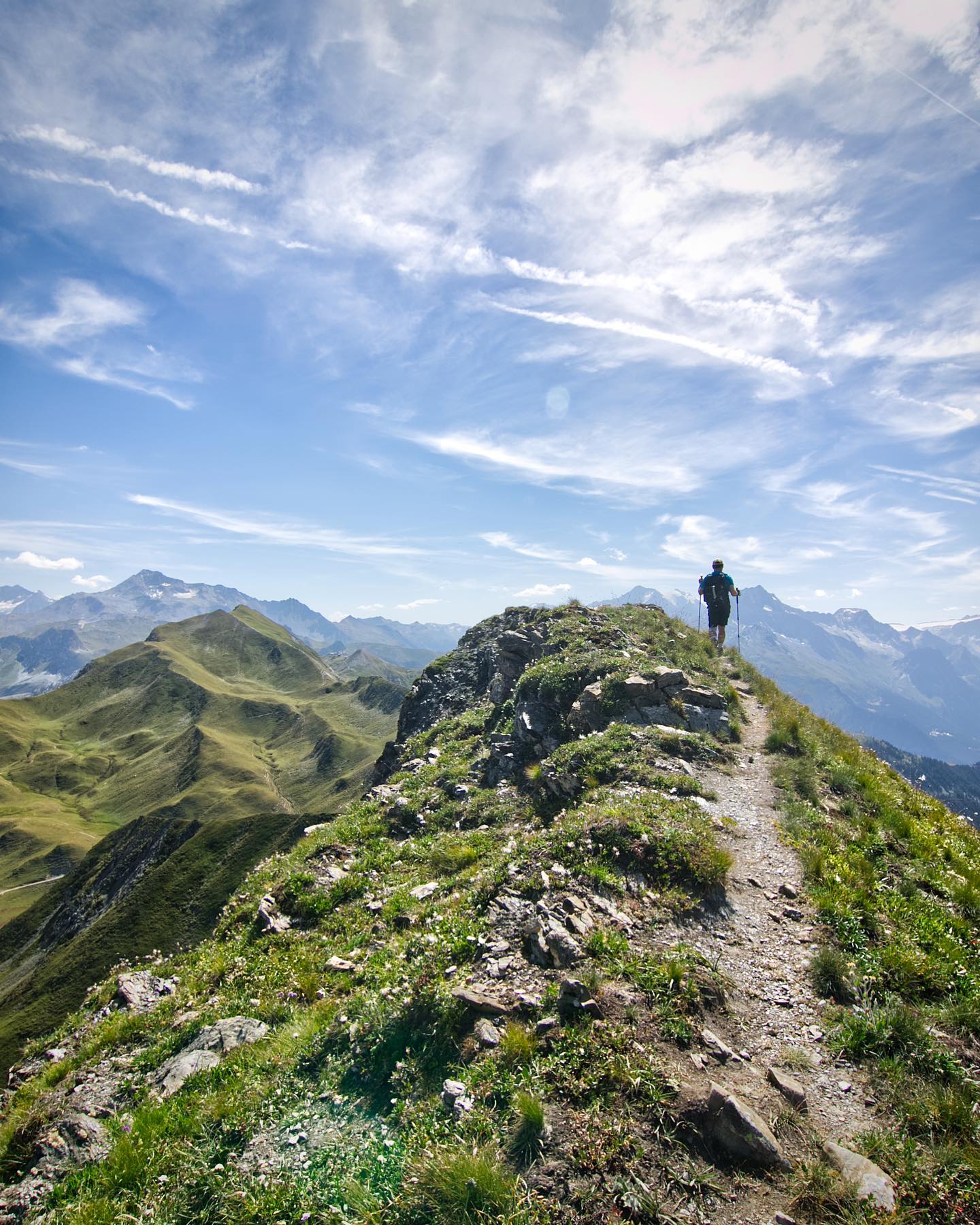 Sur les crêtes du mont Jovet
@la_plagne
#montagne #rando #randonnée #randomontagne #tarentaisevalley #plagnemontalbert #nature
