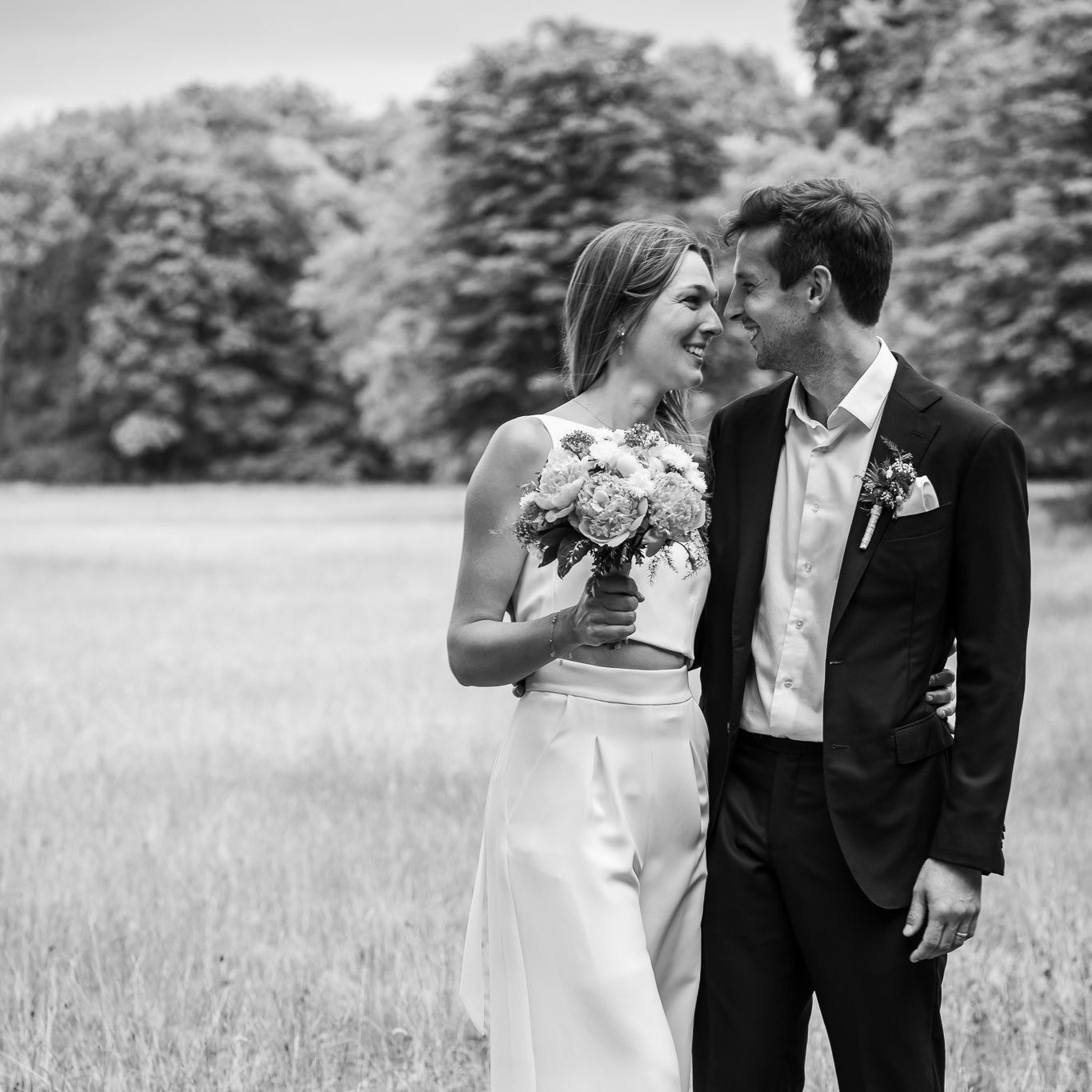 bei einer Hochzeitsreportage bekommt ihr ca. 90% der Bilder in Farbe... aber die 10% in schwarz weiß mag ich in dem Fall ganz besonders.
N&B - manchmal sagen Bilder mehr als 1000 Worte!
#modernbride #brides #weddingfashion #married #realwedding #destinationwedding #engaged #münchen