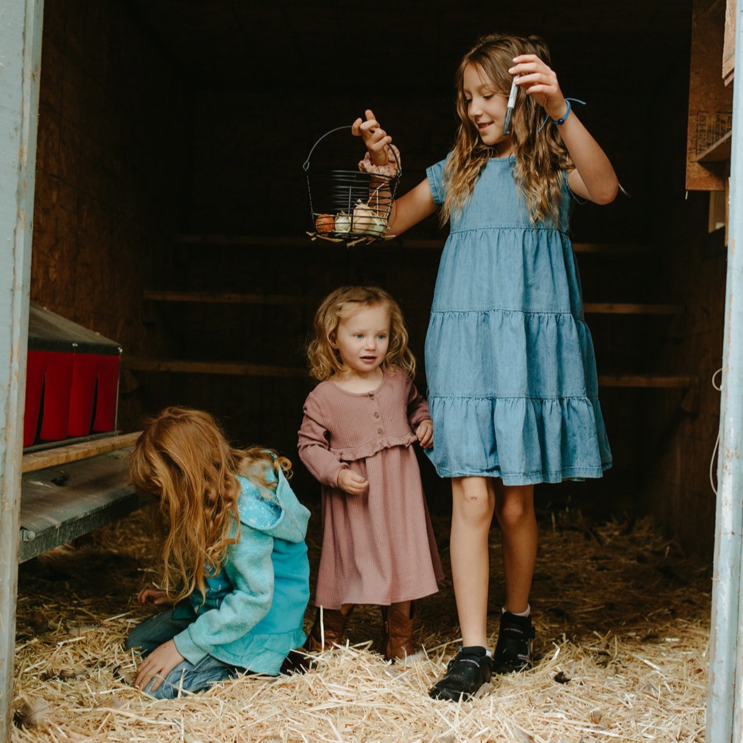 We are thinking about summer already! Starting seeds, pre sprouting flowers, going through soil test, and most importantly figuring out what summer will look like this year on the farm. We have partnered with @monarchmeadowsschool to create an inspiring series of summer camps. We're bringing back slow and still. Where your kids will experience life on the frontier, but be part of now. Think finger knitting and baking from farm scratch. Think games of old, like potato sack racing, and heirloom crafts that will last your child their lifetime. We will spend time with the animals, and amongst the flower beds. Helping to install appreciation of stillness in nature. And guide them to find their own brains, without screens, are pretty amazing. Use Code: EarlyBird20 for 20% off.