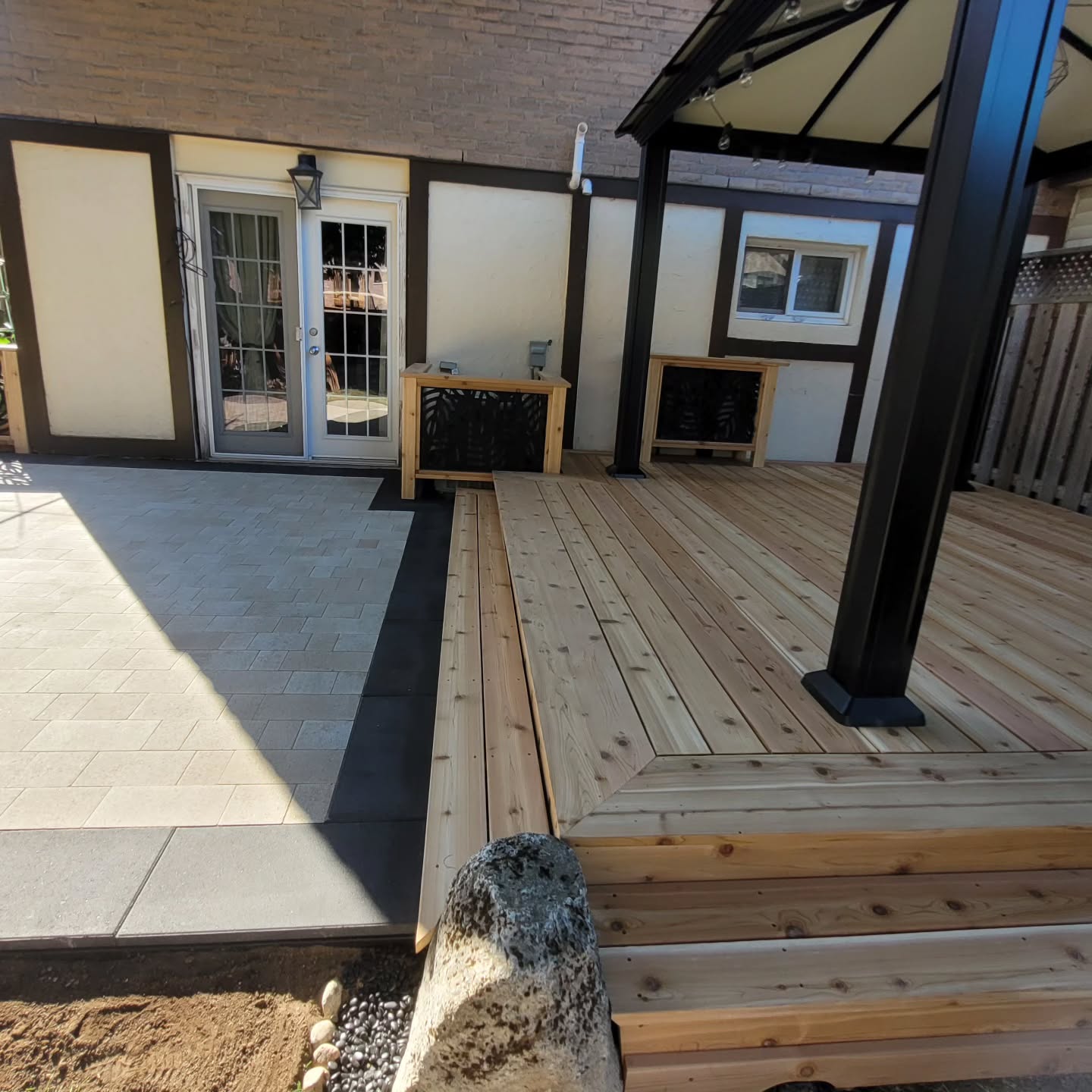 #jinnovation.ca #paatio#interlock#deck#ceader