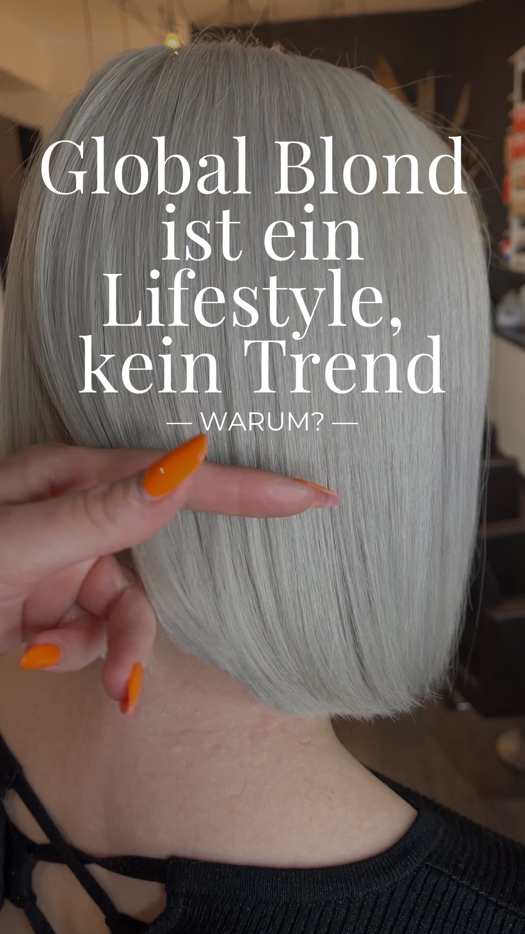 Global Blond ist ein Lifestyle, kein Trend ✨
——
Global Blond hat nichts mit einer klassischen Ansatzfarbe zu tun.
Es ist eine bewusste Entscheidung für einen Look, der Kontinuität, Pflege und Commitment verlangt.
Um die Farbe gleichmäßig, strahlend und hochwertig zu halten, braucht es eine regelmäßige Auffrischung alle 6–8 Wochen – abhängig von deiner Naturtonhöhe und Haarstruktur.
Kein „mal eben nachfärben“, sondern ein durchdachtes Farbkonzept.
Dazu gehört eine intensive Pflege-Routine:
professionelle Produkte, Feuchtigkeit, Bond-Care und der respektvolle Umgang mit blondem Haar – auch zu Hause.
Global Blond ist deshalb eine zeit- und kostenintensive Dienstleistung,
weil echte Qualität nicht kurzfristig entsteht.
Es ist ein Lifestyle für Menschen, die Wert auf Beständigkeit, Ästhetik und Hair-Health legen.
✨ Ist Global Blond dein Lifestyle?
Schreib es in die Kommentare 🤍