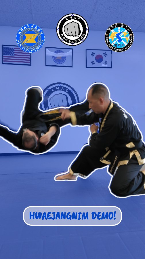 During HwaeJangNim Steve Seo's visit, he decided to do an impromptu demo! The students were not only impressed with his tremendous skill and execution, they loved watching their KJN get thrown around!
#kuksool #hapkido #worldkidofederation #한민족합기도 #합기도