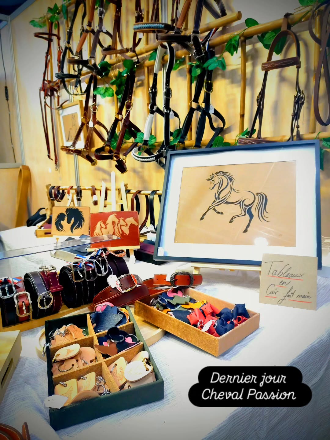 Dernier jour à Cheval Passion.✨
L’énergie est toujours là, portée par vos retours, vos sourires et votre curiosité.
Profitez de cette dernière journée pour venir découvrir le stand de l'atelier qui se trouve Hall C stand C-15 🙂
#latelierduharas #exposant #salonchevalpassion2026 #cuir #artisandart