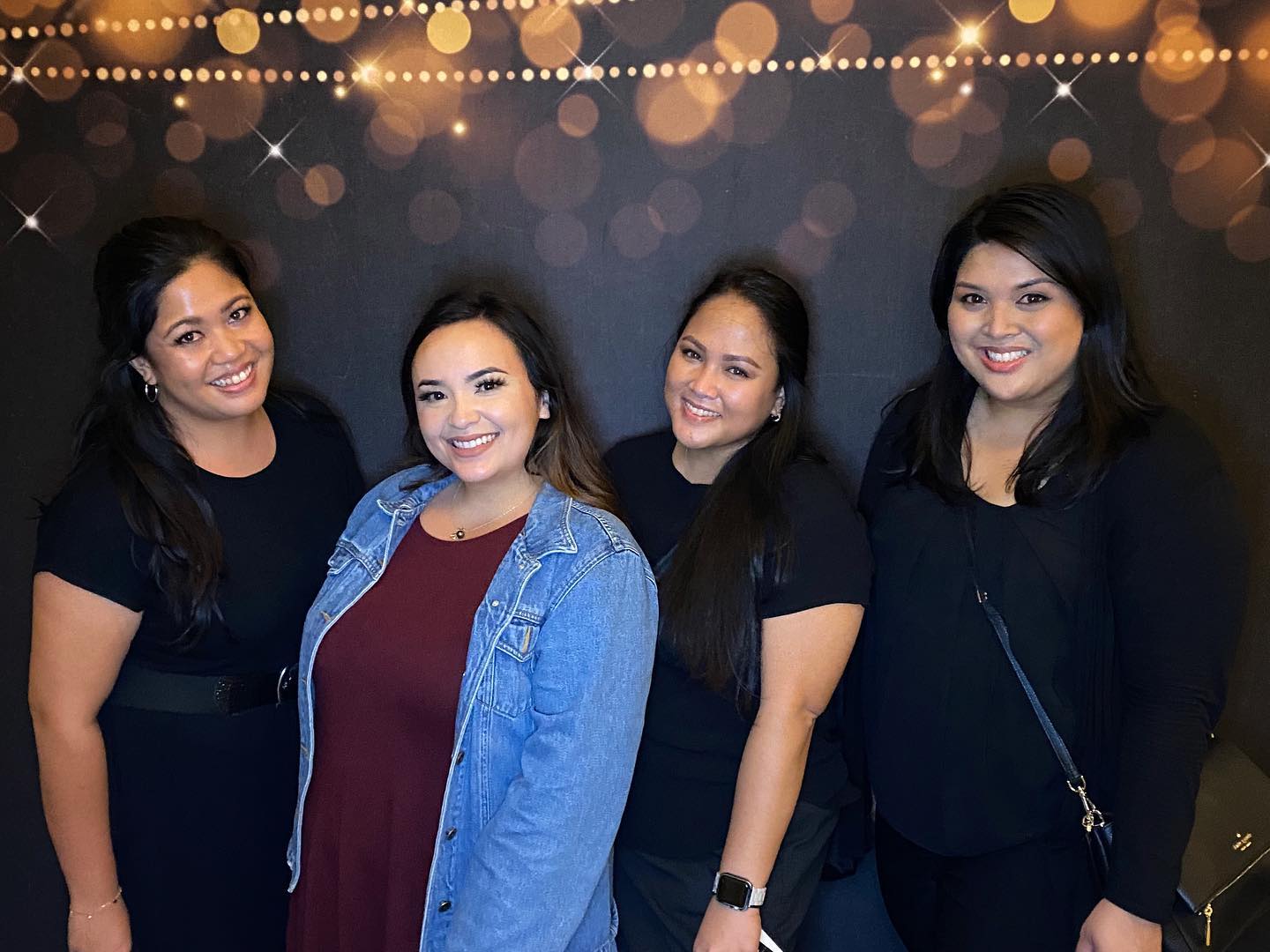 Get you an MC who has lash glue and make up skills in clutch and makes sure you’re enjoying your own party with a drink (or two) in hand!
Just want to recognize @imcandacekay for going above and beyond and officially one of our faves that we’ve worked with, being an MC isn’t as easy as it looks and worth the investment if you’re looking to have a program that flows smoothly at your next event. Every event experience is going to be unique but it helps to have someone who knows how to read the crowd and genuinely cares to connect. Usually helps to have an event coordinator as well 💁🏽♀️ let us know how we can help!
Photobooth: @hawaiieventsunlimited
#weddingtipwednesday #hawaiiweddings #oahu #eventcoordinatorlife