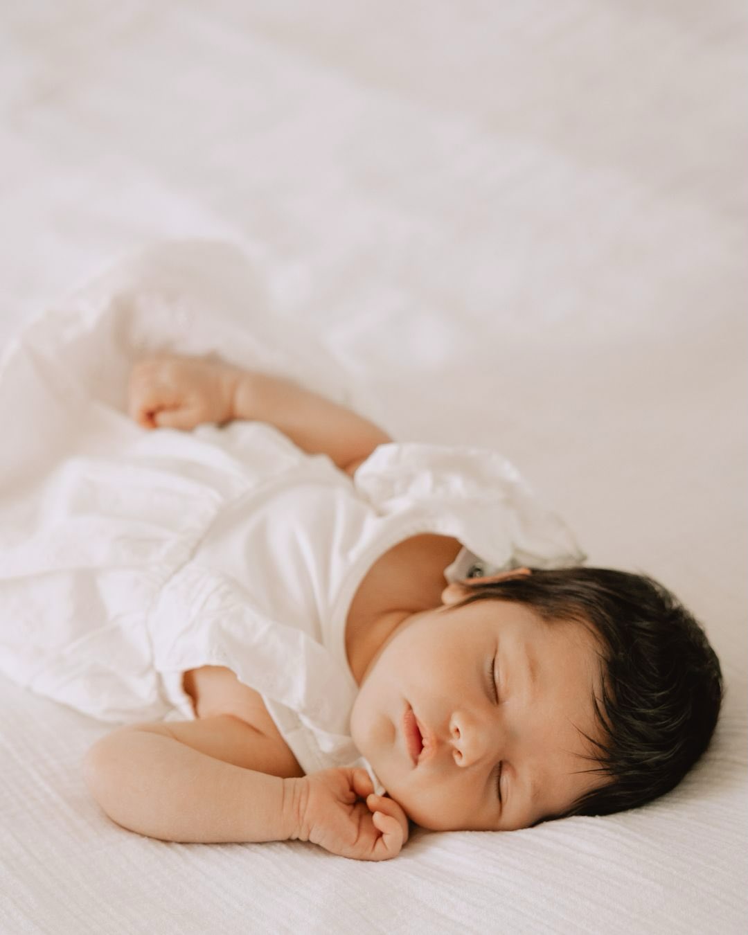 Entrer chez vous, ralentir le temps, capturer l’essentiel 🤍
Une séance nouveau-né à domicile, au rythme de bébé, pour des souvenirs sincères et intemporels. ✨
#leslysouletphotographe #photographemontauban #photographenouveauné #séancenouveauné #lifestylephotography