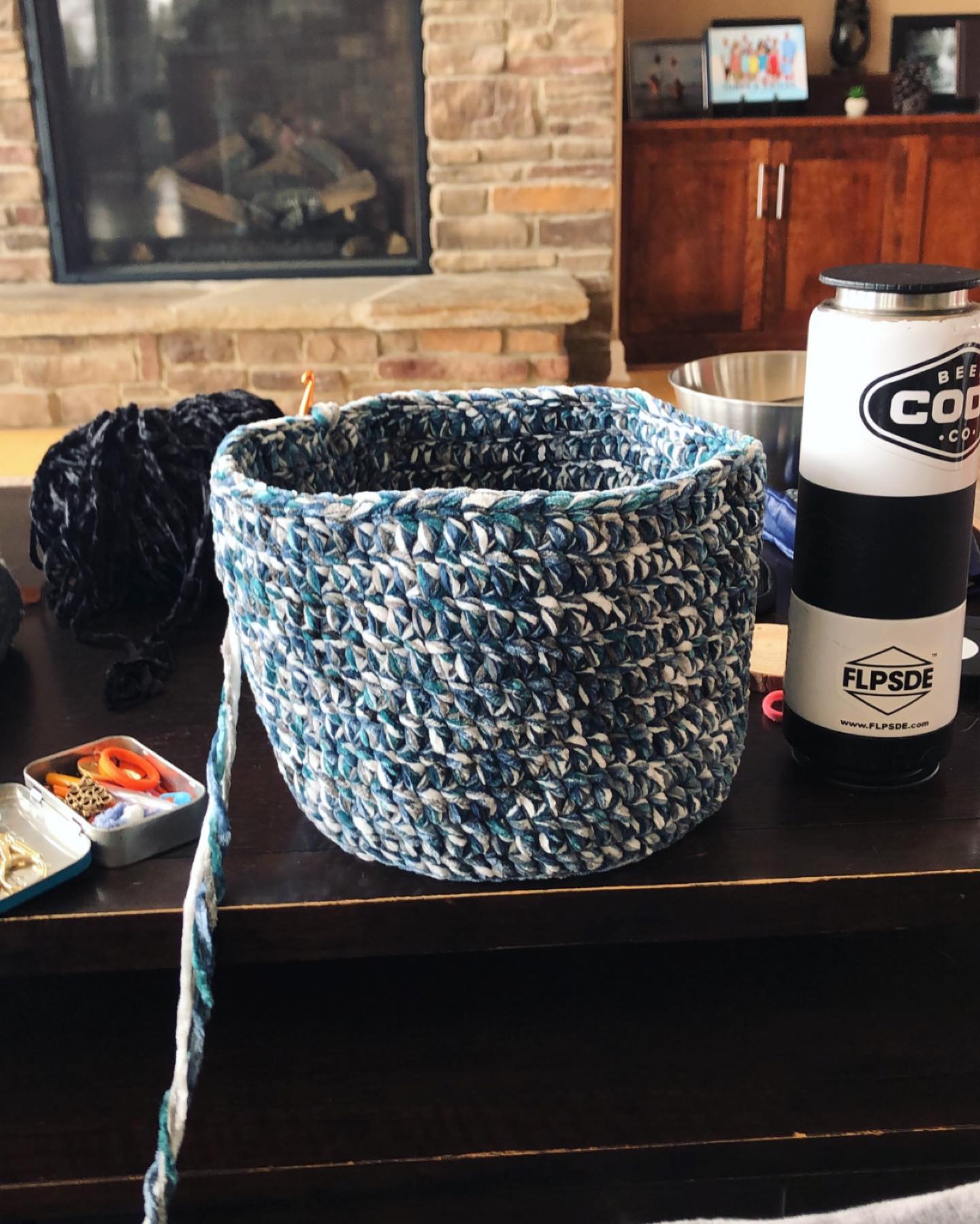 Working on this #totebag for @bashiescustomdesigns time for a #color change
#smallbusiness #bernatvelvet #custom #homedecor #accessories #handmade