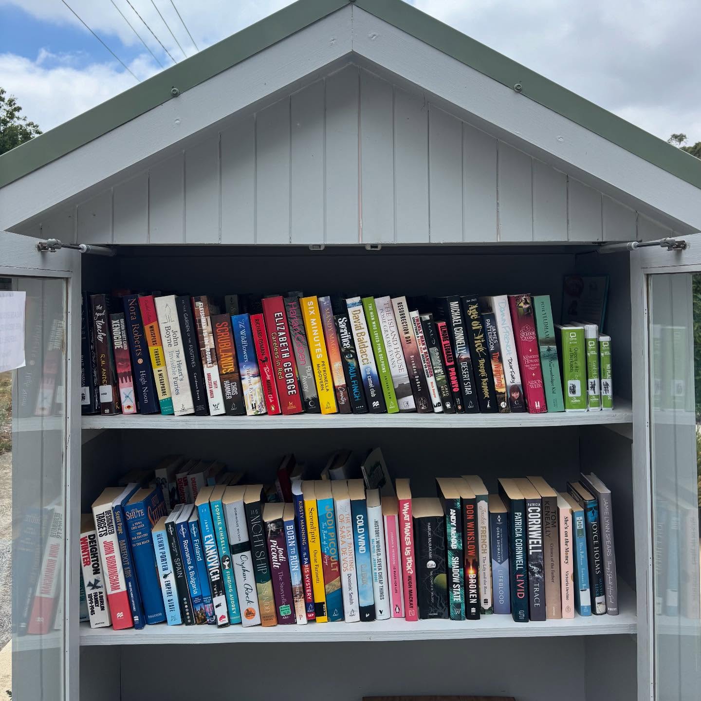 Is your New Year’s resolution to read more?
If your answer is ‘yes’, Macedon & Mt Macedon Community House has you covered!
From page-turning thrillers to period dramas and Dawn French’s memoir, our newly replenished community library has something for everyone.
Drop into Macedon & Mount Macedon Community House to find your next read and see what else is on offer.
#macedoncommunity #communitylibrary