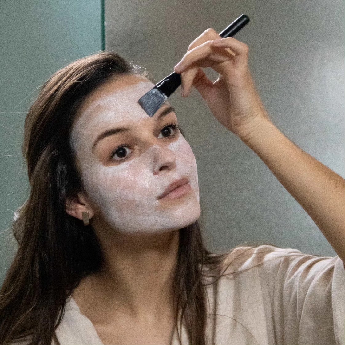 Ben je nog niet gekend met de natuurlijke gelaatsverzorgingsproducten van Likami?🌿💆♀️
Dan is deze nieuwe gelaatsverzorging basis inclusief producten iets voor jou !😍
Wat ?
Je krijgt een gelaatsverzorging inclusief de producten mee naar huis waarmee je nadien zelf aan de slag kunt gaan. Tijdens je behandeling leg ik je stap per stap uit hoe dit zelf thuis uit te voeren, of natuurlijk kan dit ook in stilte he. Jij kiest !🤭
Bevat:
* cleansing Milk
* Facial toner
* Essential serum
* Dagcrème intensive hydration cream
€ 85, maar je krijgt ter waarde van €69 producten mee naar huis!
😉❤️
Toppertje van een behandeling als je het mij vraagt!