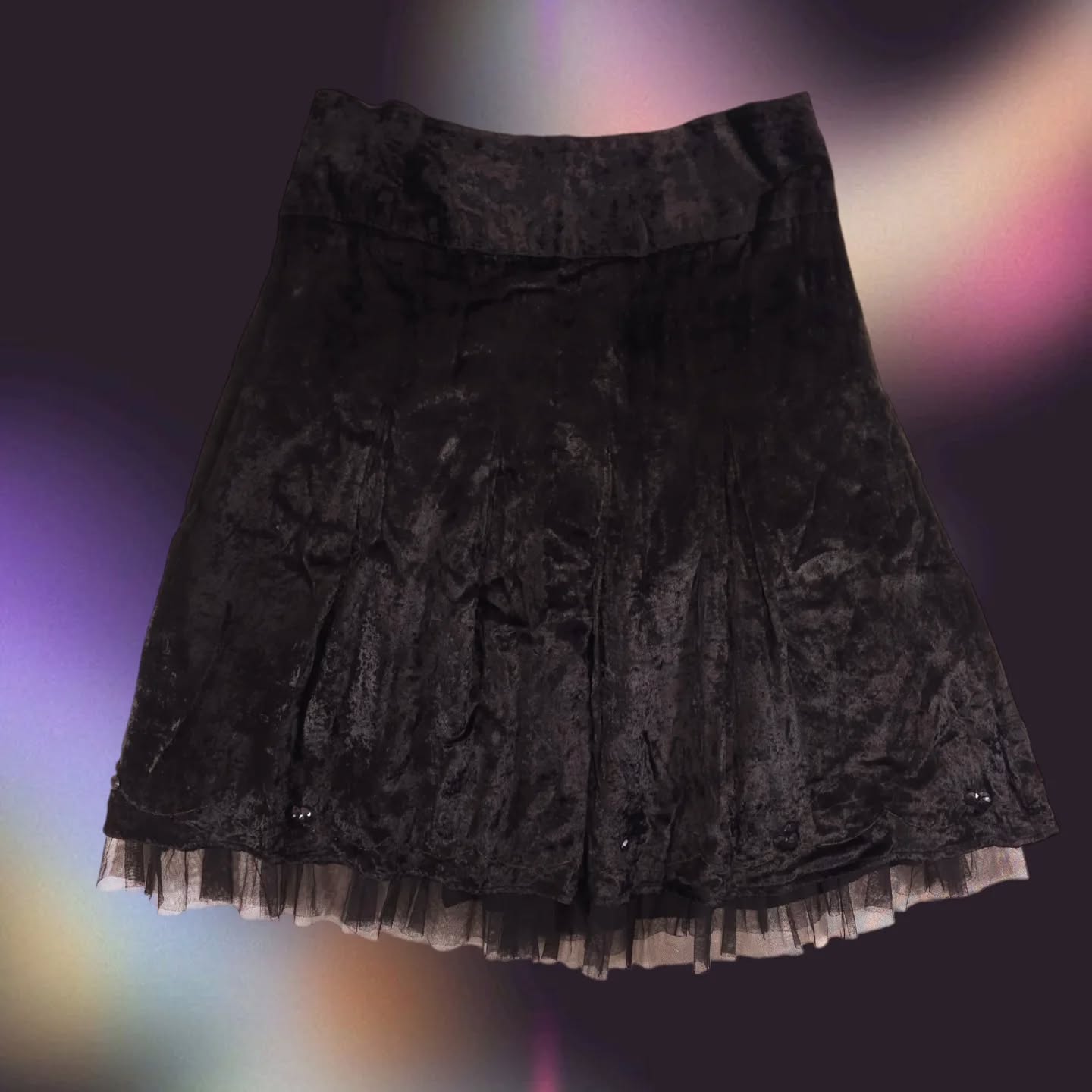 Velvet skirts just dropped on the e-shop 🦇 🖤
and they’re on sale ✨
Visit our shop to get yours or shop online at
vintagealleyathens.com 🛒