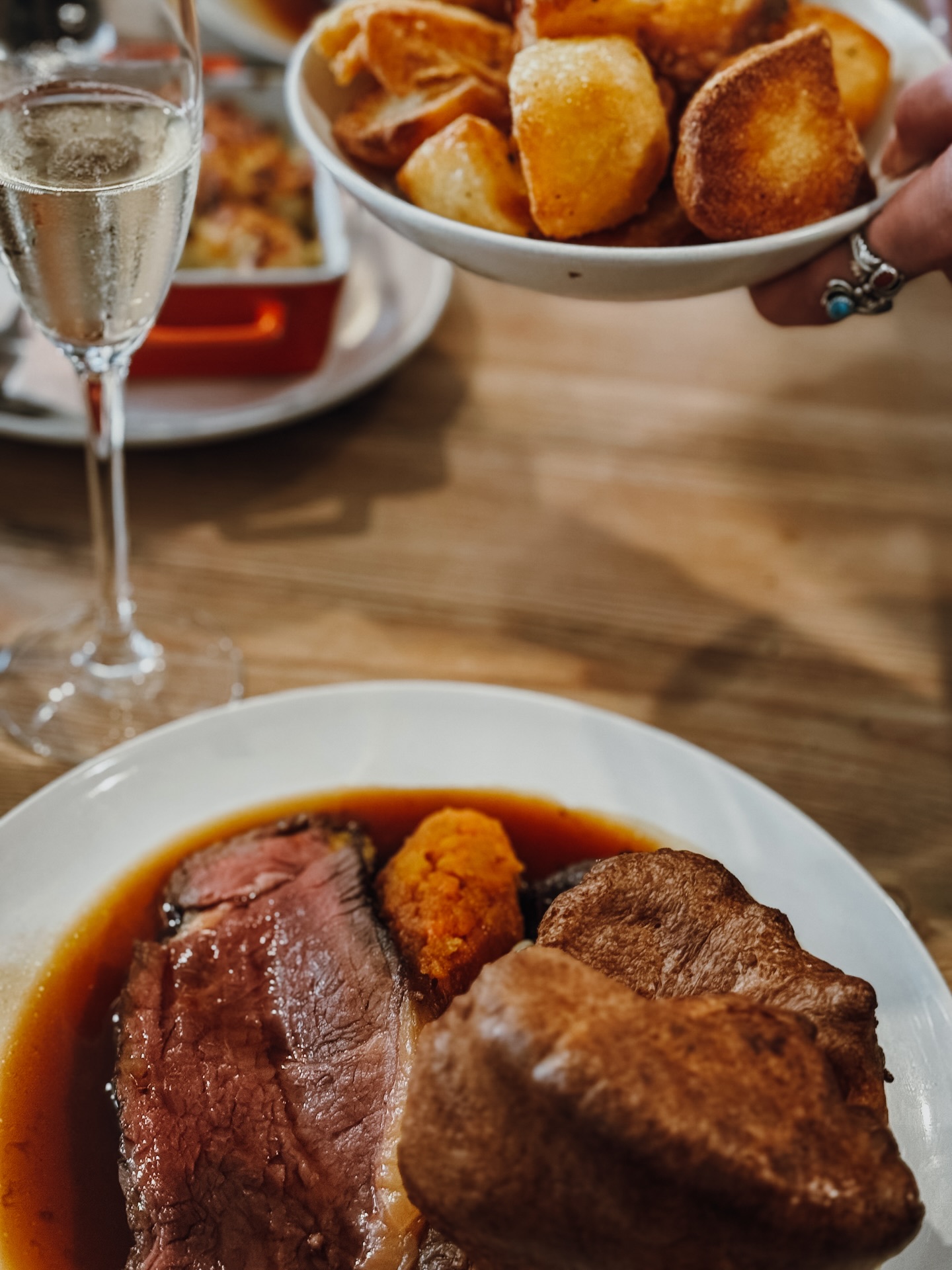 Roast plans? We have a few late afternoon tables left for today, so why not finish the weekend the right way 😋