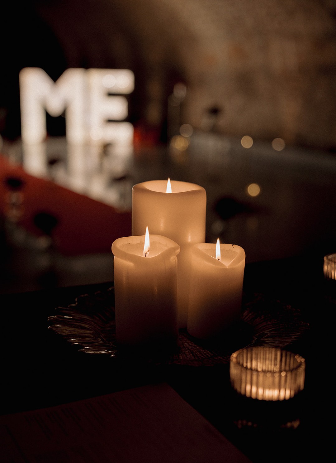 A magical proposal, followed by an intimate dinner in The Vaulted Cellar โจโค๏ธ
Venue: @kingsheadciren ๐
Photography: @hannahwarmishamweddings ๐ท
Marry Me Letters: @alanas_lightup_letters ๐ก
#Cotswolds #ProposalIdeas #engaged #proposal #RomanticProposal #EngagementVenue #RomanticVenues #ProposalInspiration #KingsHeadCirencester