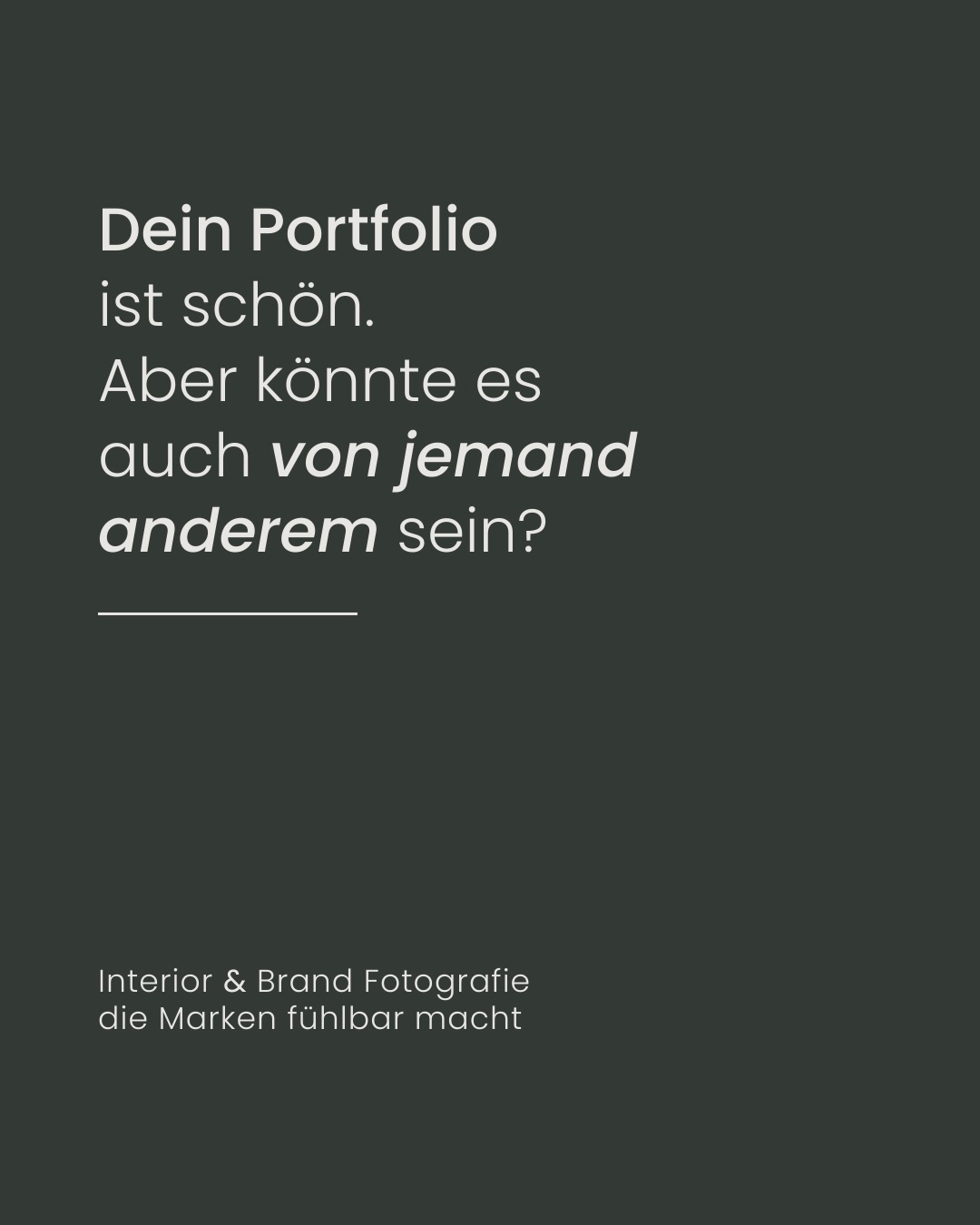 Ich sehe so viele starke Interior-Arbeiten und viele ästhetische und hochwertige Portfolio-Websiten.
Und trotzdem bleiben sie austauschbar.
Und damit oft auch du als Expert:in!
Dass das ziemlich schade ist, brauche ich nicht zu betonen, oder? 🥺
Und das liegt nicht daran,
dass deine Arbeit austauschbar ist,
sondern daran, dass online
oft nur der Raum sichtbar wird.
Aber Gestaltung ist mehr als ein Ergebnis!
✨
Ein Ergebnis entsteht durch
deine Haltung,
deinen Prozess
und deine Persönlichkeit.
Und genau DAS muss man sehen!
Denn Menschen buchen keine Projekte.
Sie buchen Vertrauen.
Und sie wollen wissen, wie du denkst
und wie du arbeitest.
Wie es sich anfühlen wird,
mit dir Entscheidungen zu treffen
und damit dem Prozess
und dir zu vertrauen 🥰
Räume zeigen, was du machst
aber deine Persönlichkeit zeigt erst,
warum man DICH wählen sollte!
🙌🏻 Genau dort beginnt die echte Unterscheidung zu deiner Konkurrenz.
Und vielleicht ist genau das der Punkt.
📷
Ich bin Vicky – Interior & Brand Fotografin.
Meine Bilder zeigen nicht nur Räume oder Portraits,
sondern die Wirkung dahinter:
Persönlichkeit, Designprozess und das Gefühl,
das deine Marke ausmacht.
Ich entwickle Bildwelten, die für dich sprechen,
noch bevor du überhaupt ein Wort sagst.