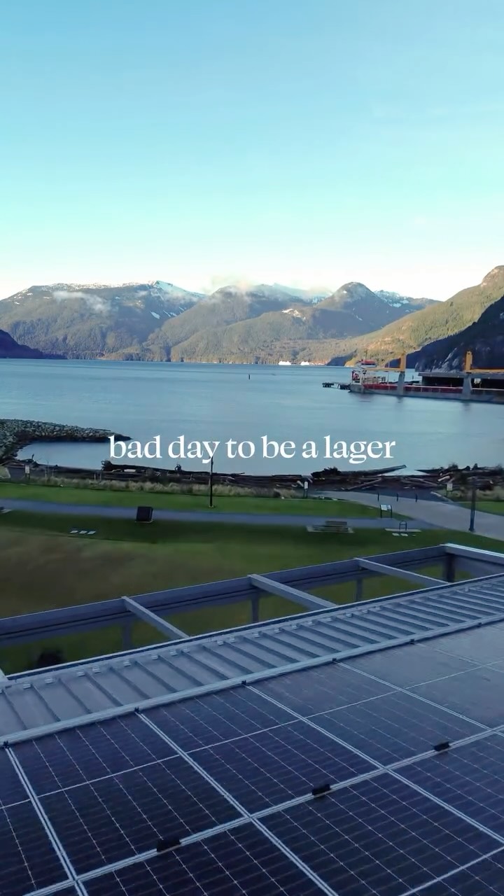 The sun is back and it’s here all weekend!!!
🍺 ☀️ Come see us for a crispy patio lager, with the best brewery view in BC 🍺 ☀️