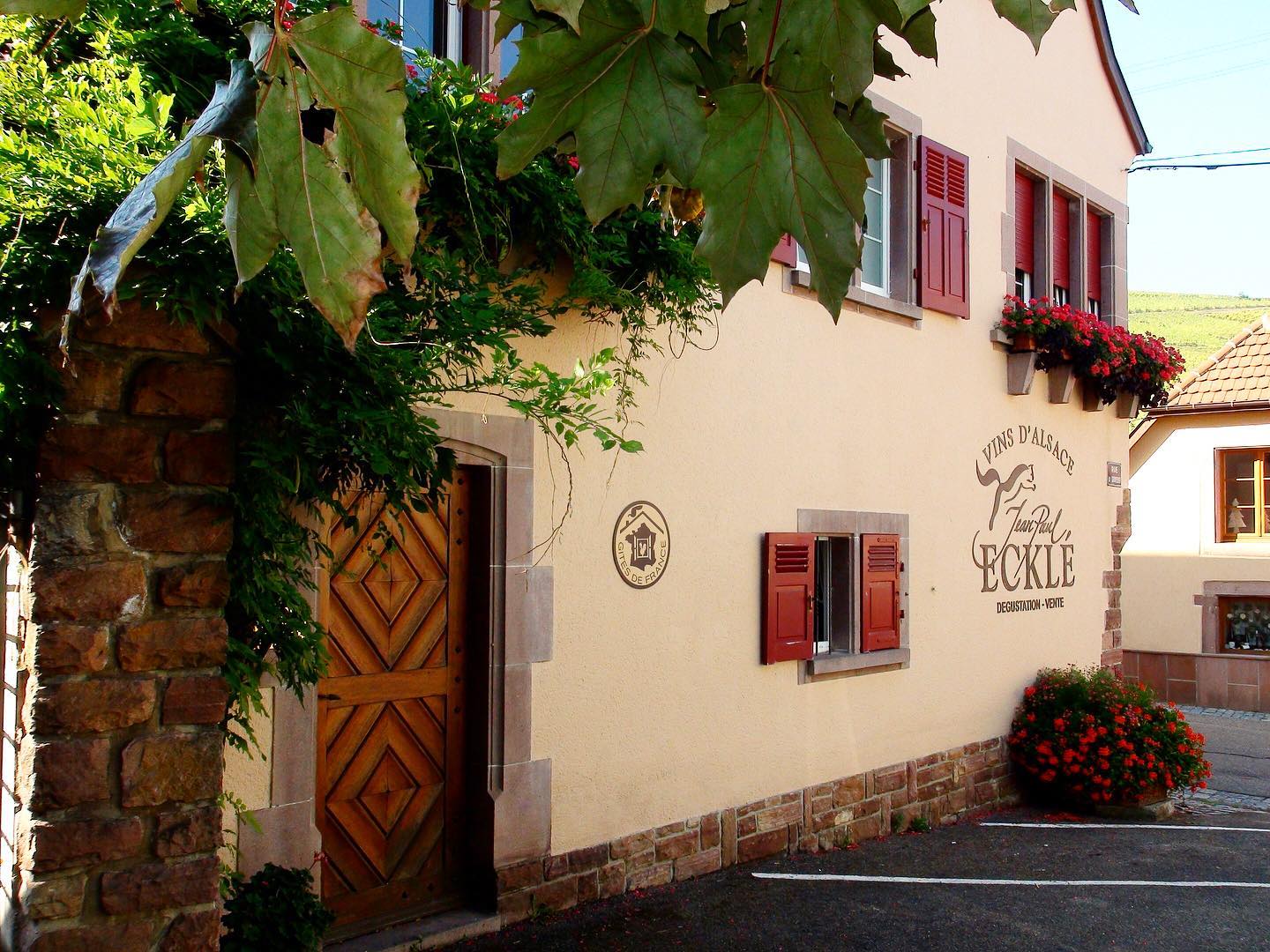 Bienvenue au domaine familiale ECKLE Jean-Paul & fils !
Venez nous rendre visite pour découvrir nos vins et partager notre passion 🍷
#drinkalsace #alsace #wine