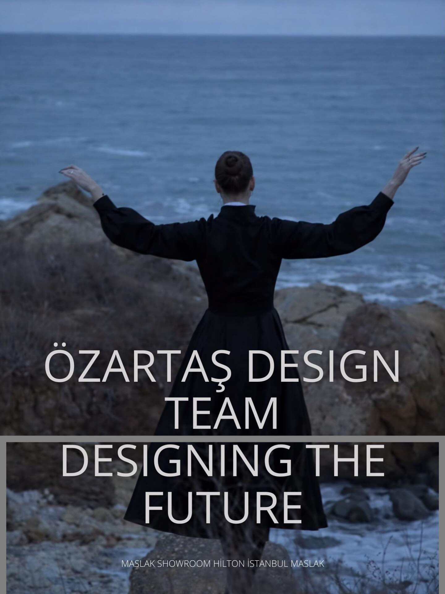 Özartaş Avize, ışığın mekân içindeki rolünü yeniden konumlandırarak modern yaşam alanlarına zarafet, denge ve tasarım değeri katıyor. Işığı yalnızca aydınlatma olarak değil, bir mimari unsur olarak konumlandırıyor.
✨MEKANLARDA IŞIĞIN KONUMUNU YENİDEN TANIMLADIK.
Mimari projelere özel, el işçiliğiyle üretilen lüks aydınlatma koleksiyonları.
Işığın mekândaki duruşunu, ölçüsünü ve etkisini sizinle birlikte kurguluyoruz.
Özartaş Avize repositions the role of light within spaces, bringing elegance, balance, and design value to modern living environments. We see light not merely as illumination, but as an architectural element.
✨ WE HAVE REDEFINED THE POSITION OF LIGHT IN SPACES.
Luxury lighting collections crafted with handmade expertise, tailored for architectural projects.
Together with you, we design the presence, proportion, and impact of light in every space.