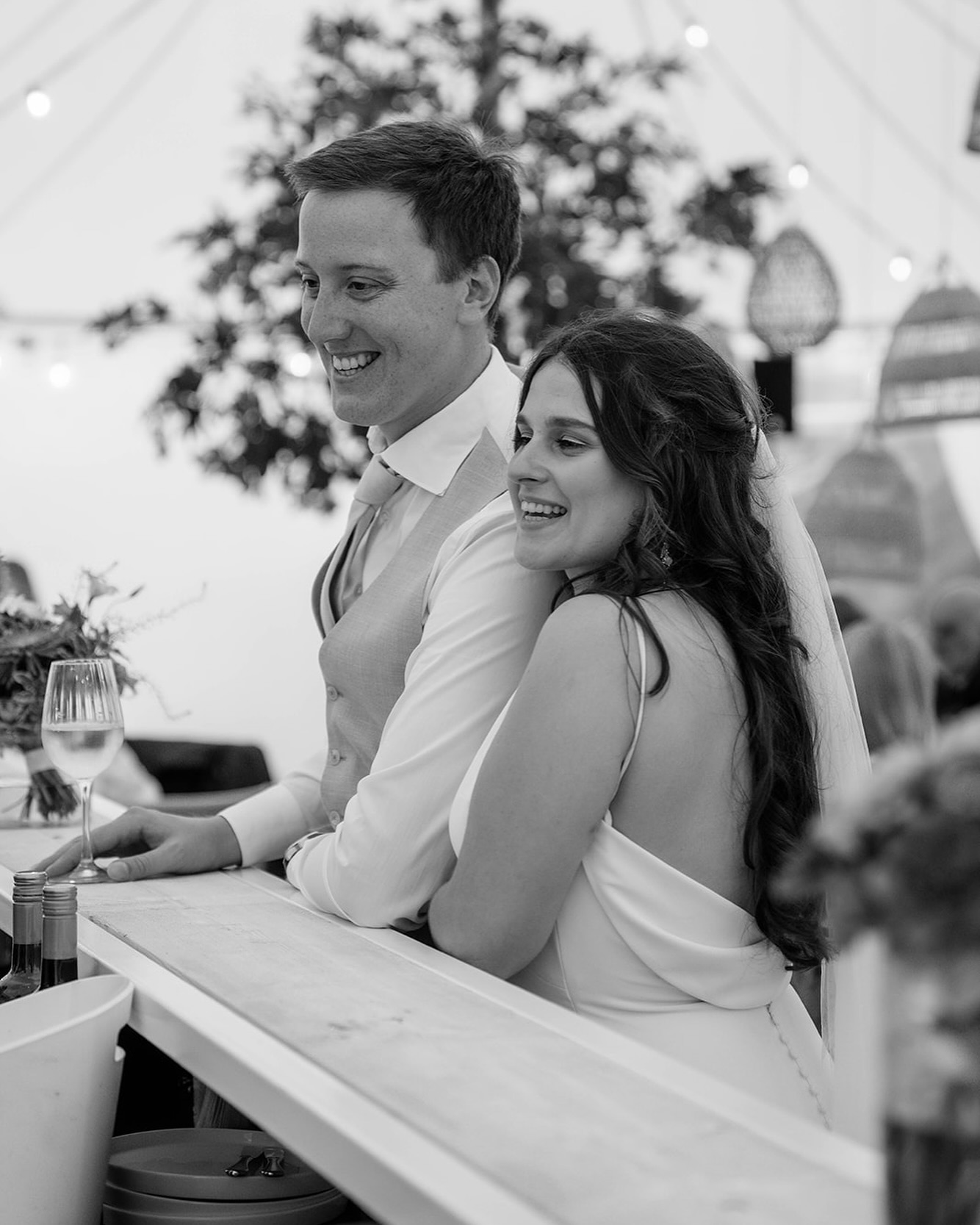 Zo stralen.
Da’s het enige wat ik jullie wil zien doen op jullie trouwdag. En daarvoor gooi ik alles in de strijd. 💥
Foto van de liefste @annevanvolsem en @amoury_verschelden door @jokedenef.fotografie
#weddingplannerantwerpen #weddingplannerbelgie #weddingplannerbelgium #tenthuwelijk #buitentrouwen #trouweninbelgie #trouwenin2025 #trouwenin2026