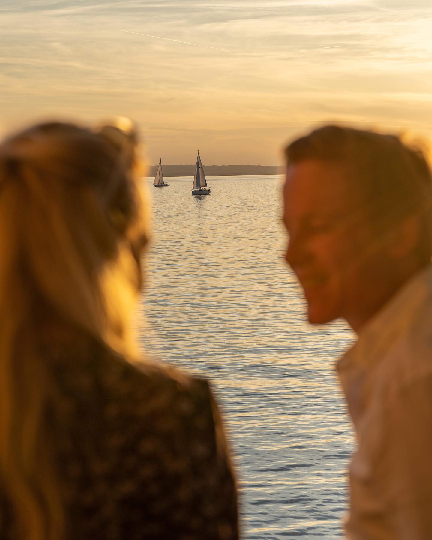 Still one of my favorite places for a wedding @schlossmontfortlangenargen. Stunning view to the alps and with the possibility to jump into the lake Constanz during your wedding 👰🏻. What else? Nothing. Have a wonderful Sunday
#brideandgroom #instabride #weddingblog #hochzeit #weddingdreams #weddinglocations #hochzeitstag #traumhochzeit #THEVINCENTKEINER #love #hochzeit2020 #weddingjournalism #weddingdocumentary #keinerkenntdichbesser #tvk