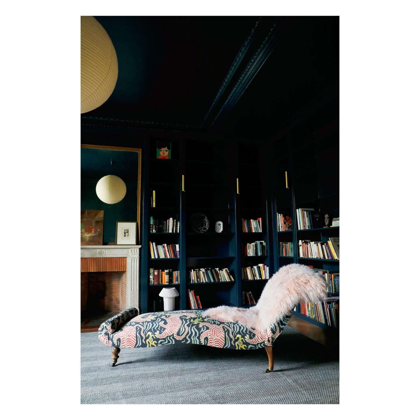 🙌 @jules_et_jim_textiles @clarencehousetextiles @vandrarugs @sophiedesmarest_tapissier @jryanantiques @farrowandball hague blue 📷 @belathee @belatheefinearts