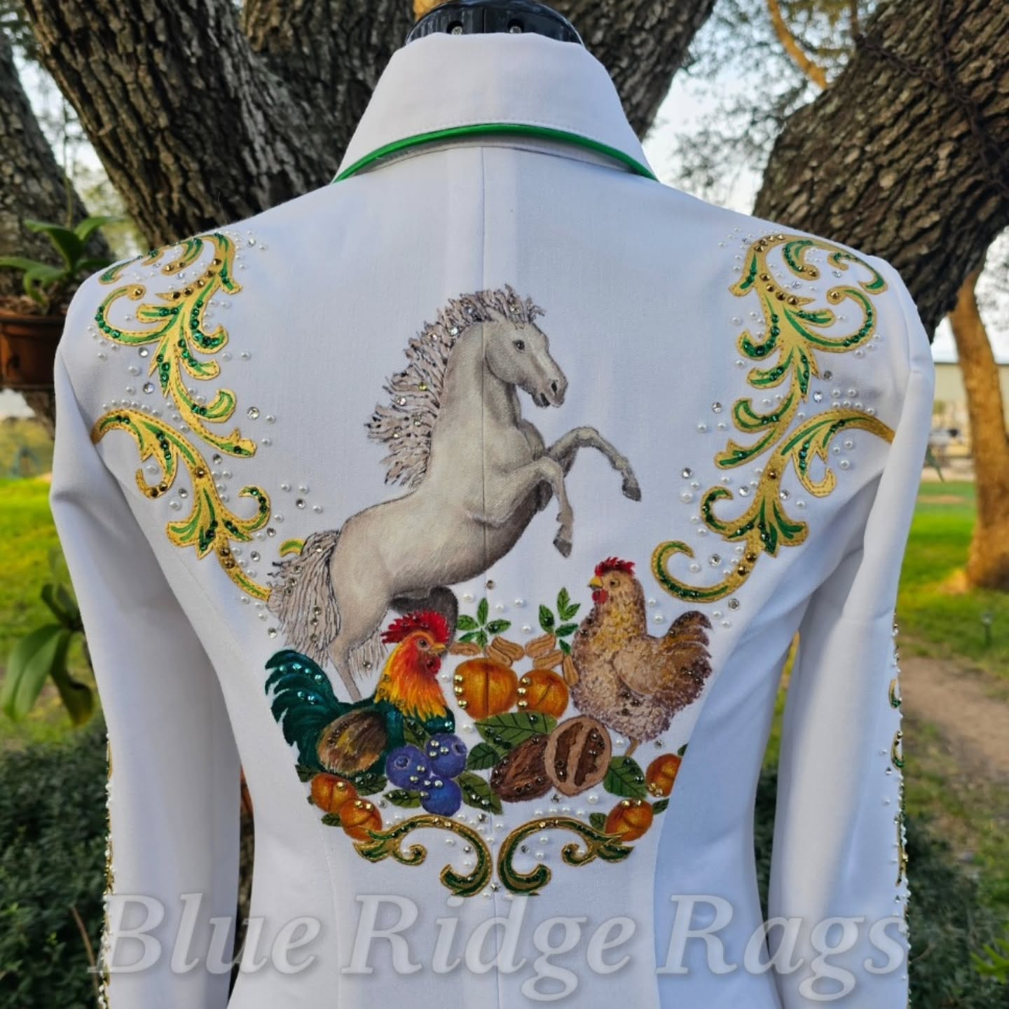 Good luck today, Jenna Cain, as the queens show off their state shirts! 👑
Jenna attends Abraham Baldwin Agricultural College (ABAC) in Tifton, Georgia. Her hand painted shirt proudly features ABAC’s school colors and mascot—the Stallion—along with Georgia’s largest agricultural commodities: peanuts, blueberries, walnuts, peaches, and chickens. ✨️
#missrodeousa
#rodeoqueens
#handpainted
#customshirt
#rodeoqueenfashion