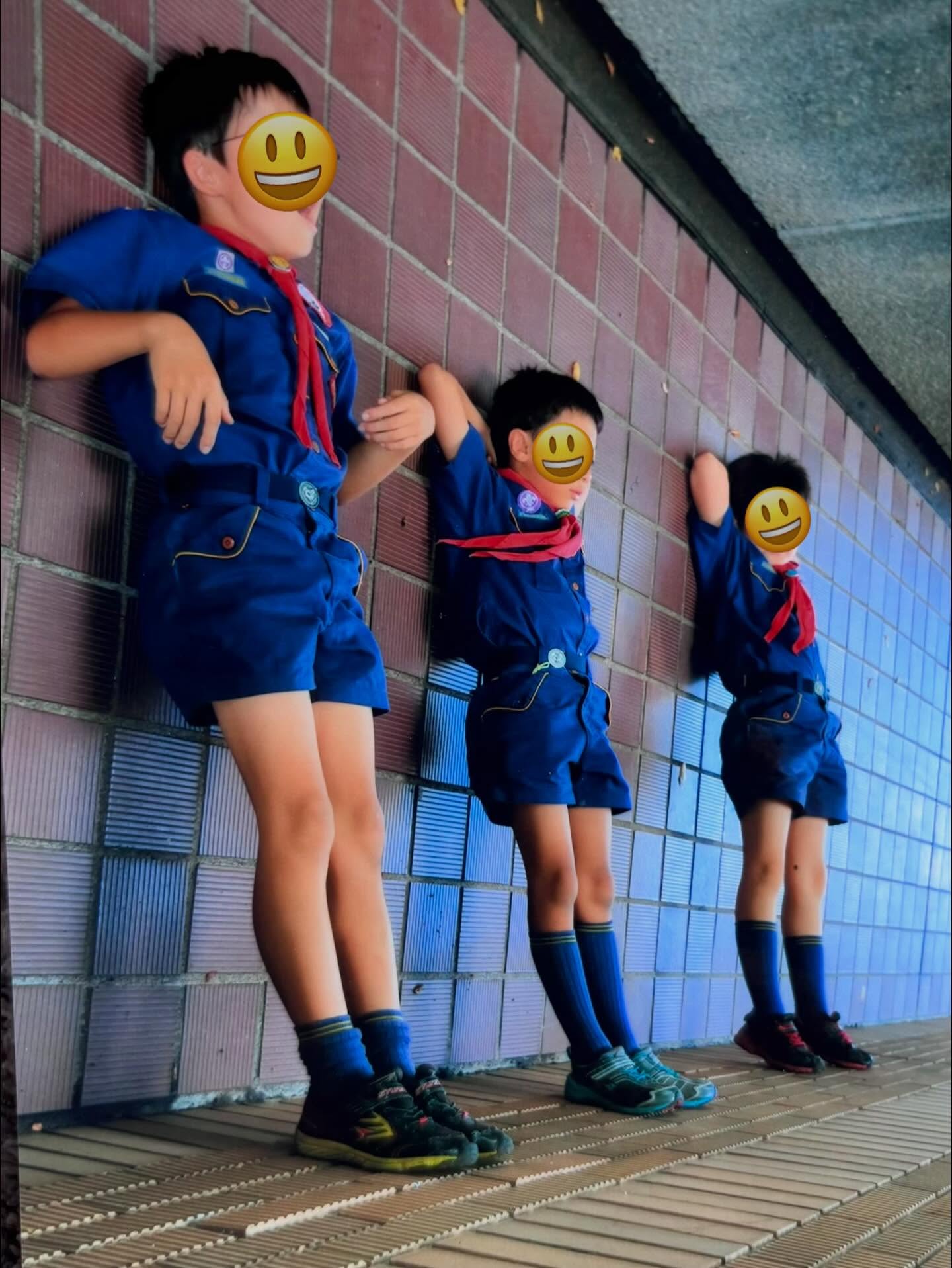 寝転ぶスカウトのイタズラ😜