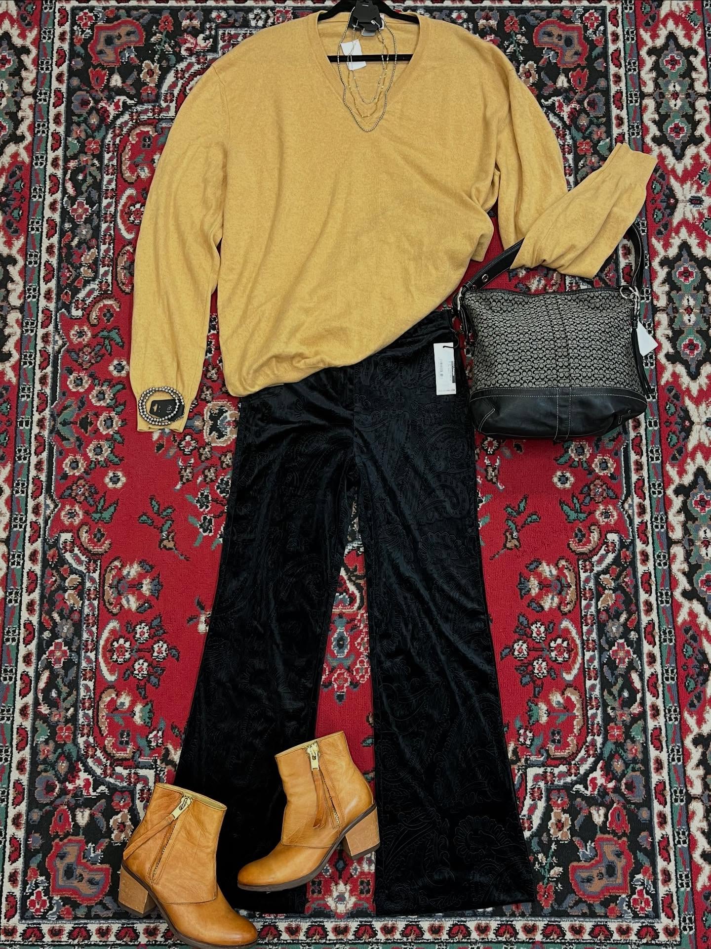 I’m so obsessed with wearing big men’s cashmere sweaters and I loooove this one! Cheap Zegna is hard to find but soooo, so good. 😊 outfit by Lee. #couchsaleswithldr #ldrstaffpicks
DETAILS:
Glasses- $21
Necklaces- Both Silver $21 each, Gold $19, stainless steel beaded strand $36 (worn doubled up as a bracelet here)
Sweater- Ermenegildo Zegna, L, $129 OG retail price $800+
Bracelet- $36
Purse- Coach, $77
Velvet Pants- Dex, S, $21
Boots- Bussola, 8.5, $55