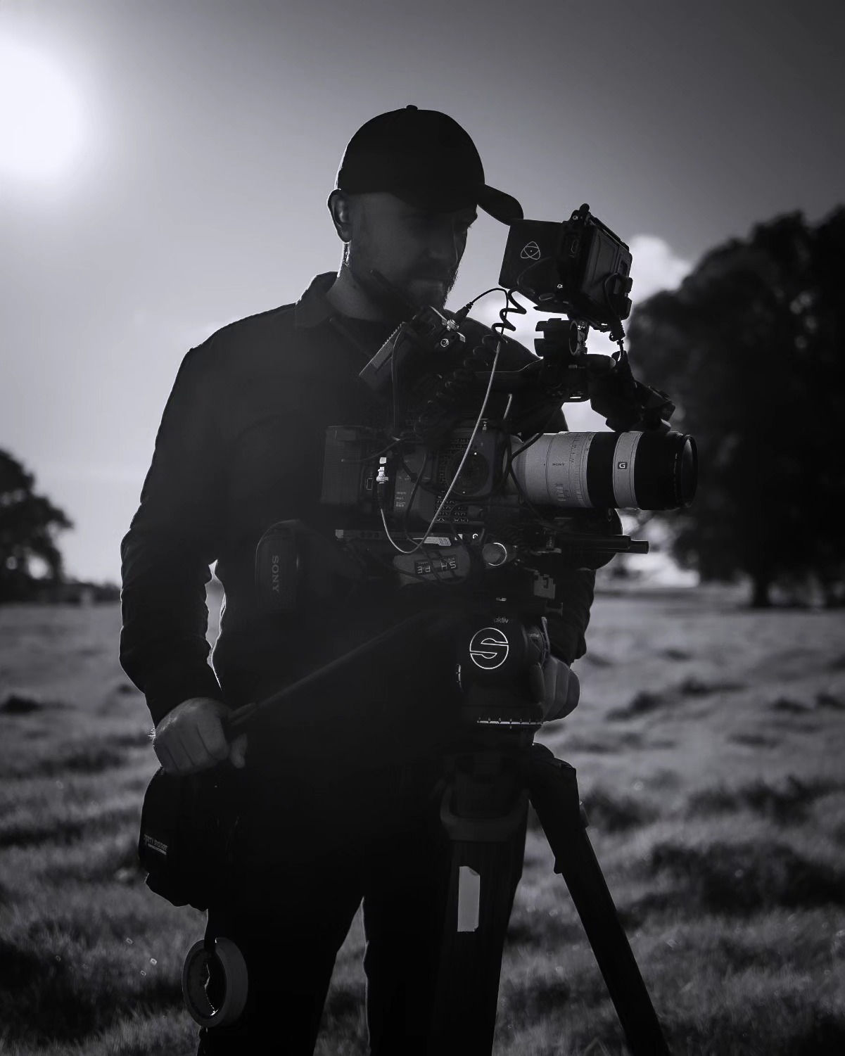 I promise I'll pay you back in good BTS photos of yourself @robworseyfilm
Out and about with the @sonyprofilmmaking #FX6 🎥
#filmmaking #dop #cinematography #camera #sonyfx6 #outdoorshooting #bts #behindthescenes