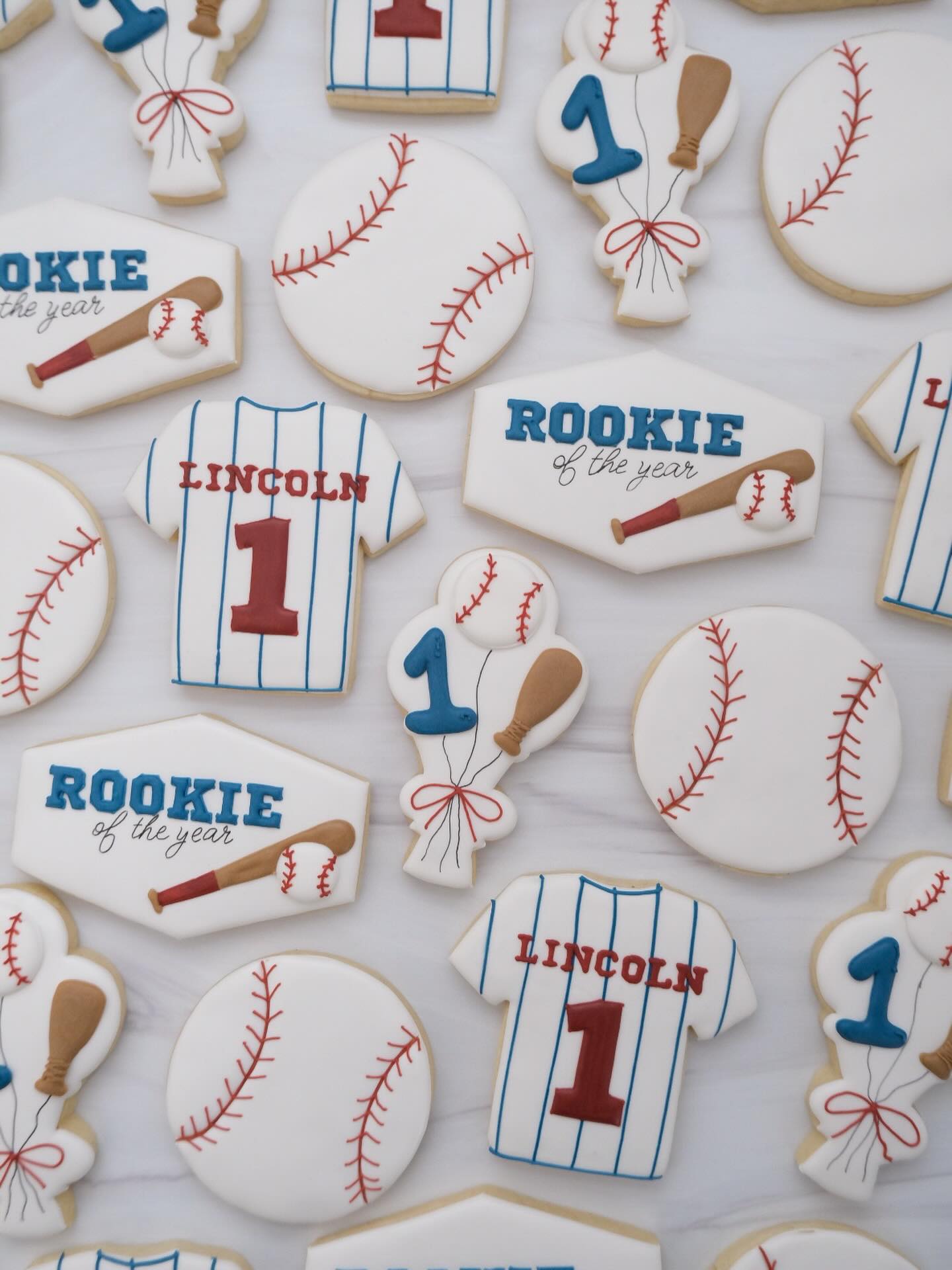 These cookies are a home run!! ⚾️💙
#atlantasweets #atlantabaker #cookiesatlanta #decoratedcookies
#cookieart #smallbusinessaatl #fallcookies #customcookies #cookieartist #rookieyearbirthday #firstbirthdaycookies #baseballcookies