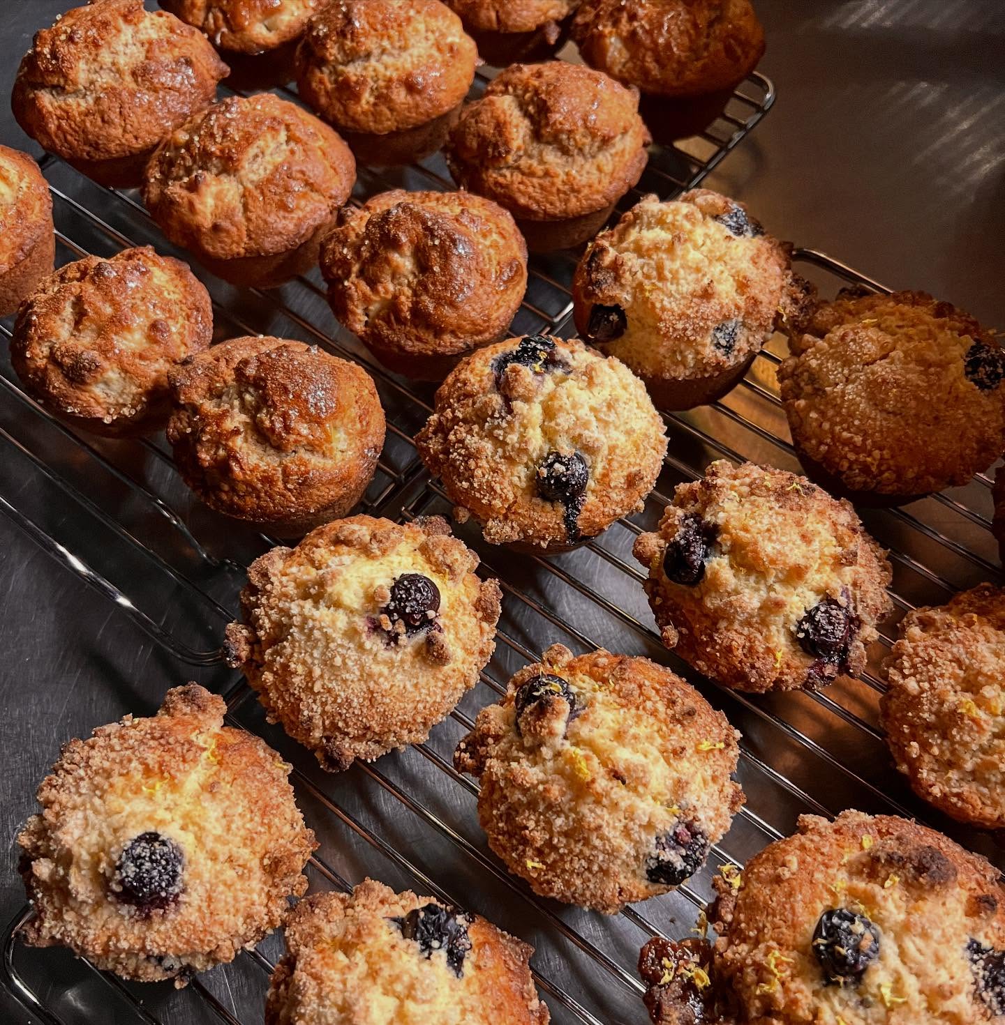 Lemon Blueberry Muffins w/ Streusel
Cinnamon Apple Muffins
Available at both locations.
Made by @right_hand_sandwiches
#bakedgoods #coffeeshop #makegoodfood