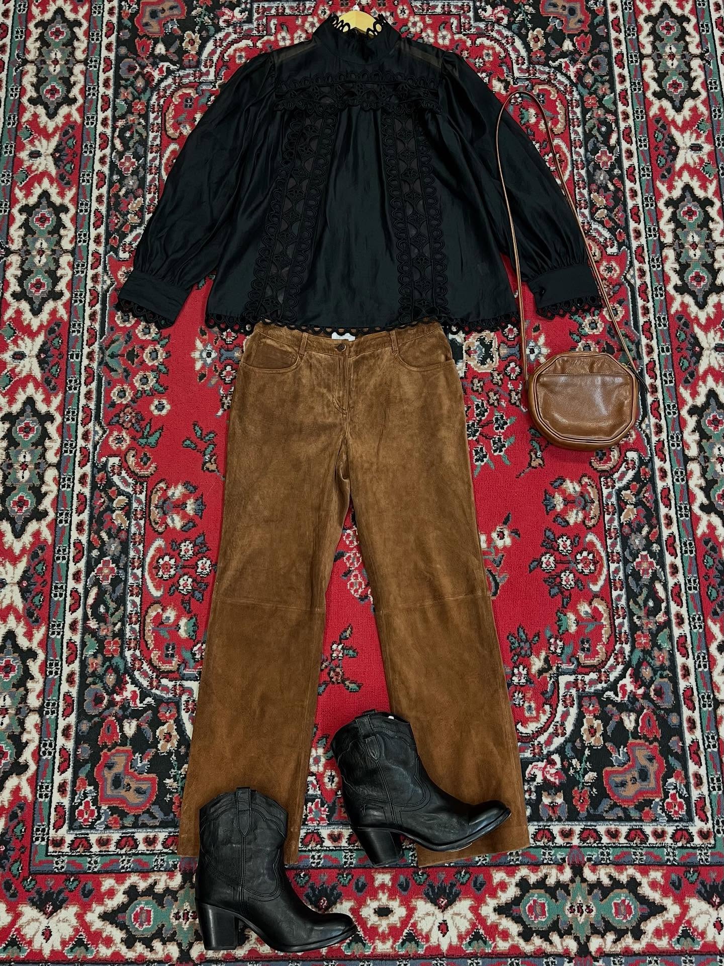 Aren’t the details on this top so cute? I love the lace. Outfit by Lee. #couchsaleswithldr #ldrstaffpicks
DETAILS:
Top- CQ by CQ, M, $34
Suede Pants- Vintage, 4P, $39
Purse- Fossil, $14
Boots- Frye NIB, 8.5, $97