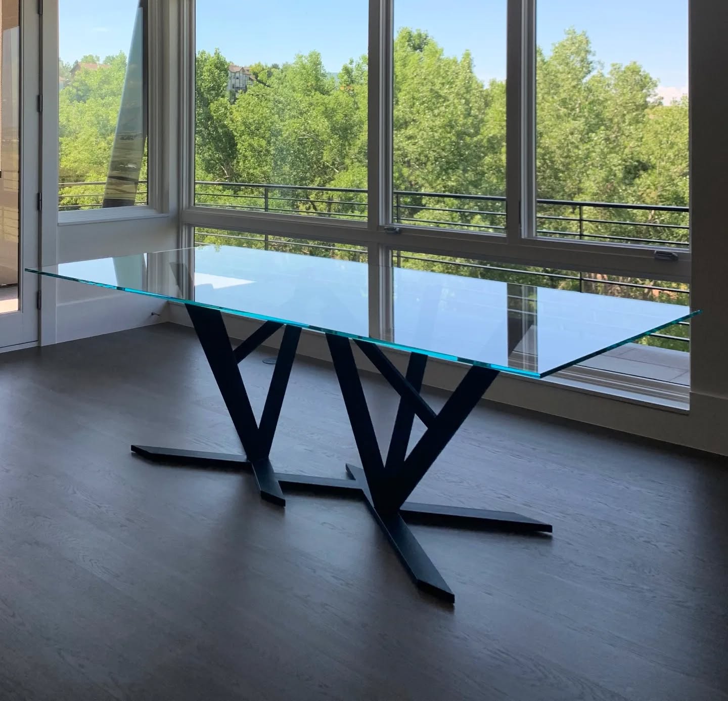 Here's a dining table inspired by our customer's desire for open, airy and modern. Designed with space for chairs pushed in, stability and 500lb+ tipping point.
.
.
.
#customfurniture #colorado #modern #design #diningtable #purposebuilt #glass #steel