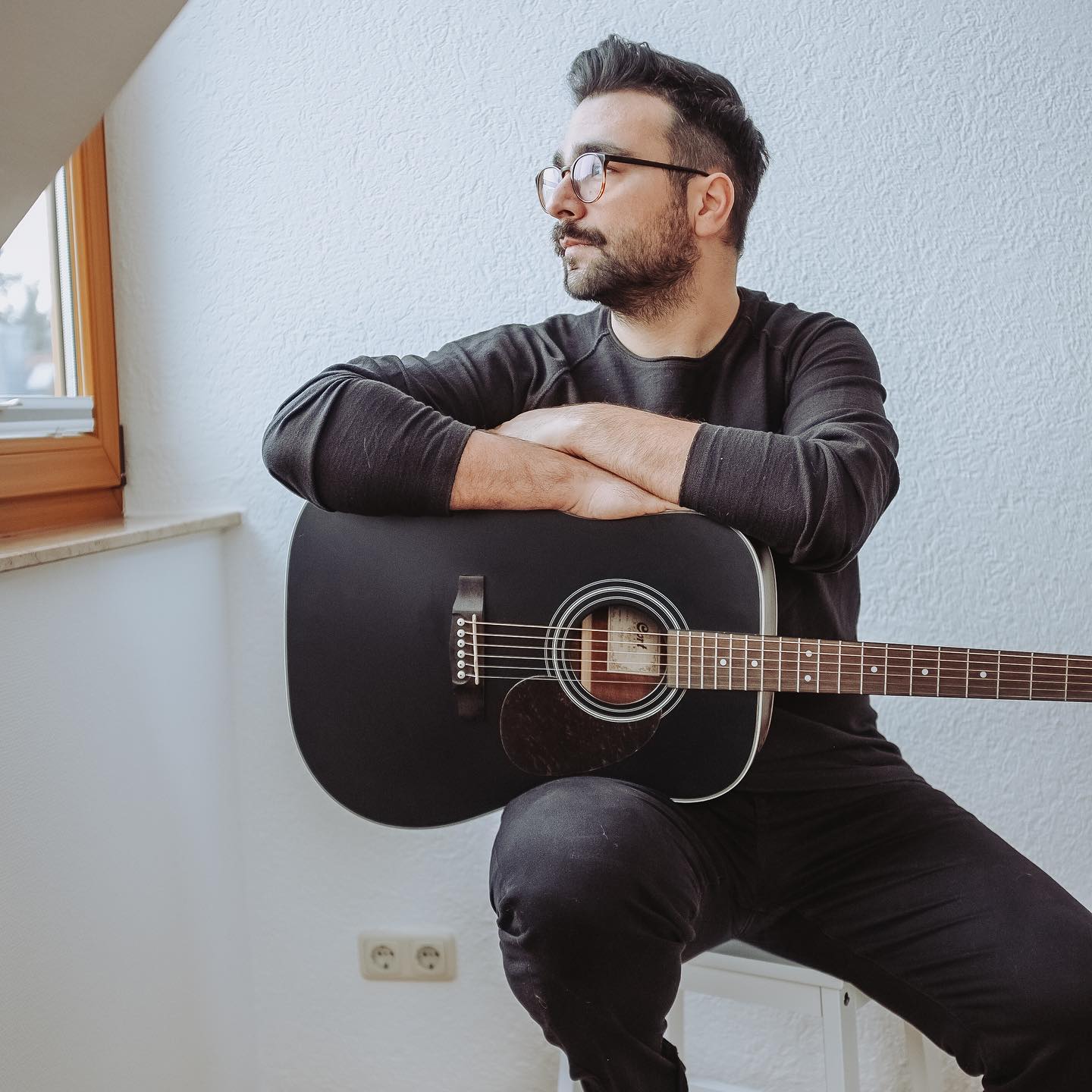 Sonntags Mood = Sehnsucht!
Wann gehts wieder weiter? Wann dürfen wir wieder unter Menschen? Wann können wir wieder feiern bis zum Morgengrauen? Wann spielen wir wieder Konzerte? Wann darf ich endlich wieder meine Liebsten umarmen???
Was vermisst ihr so?