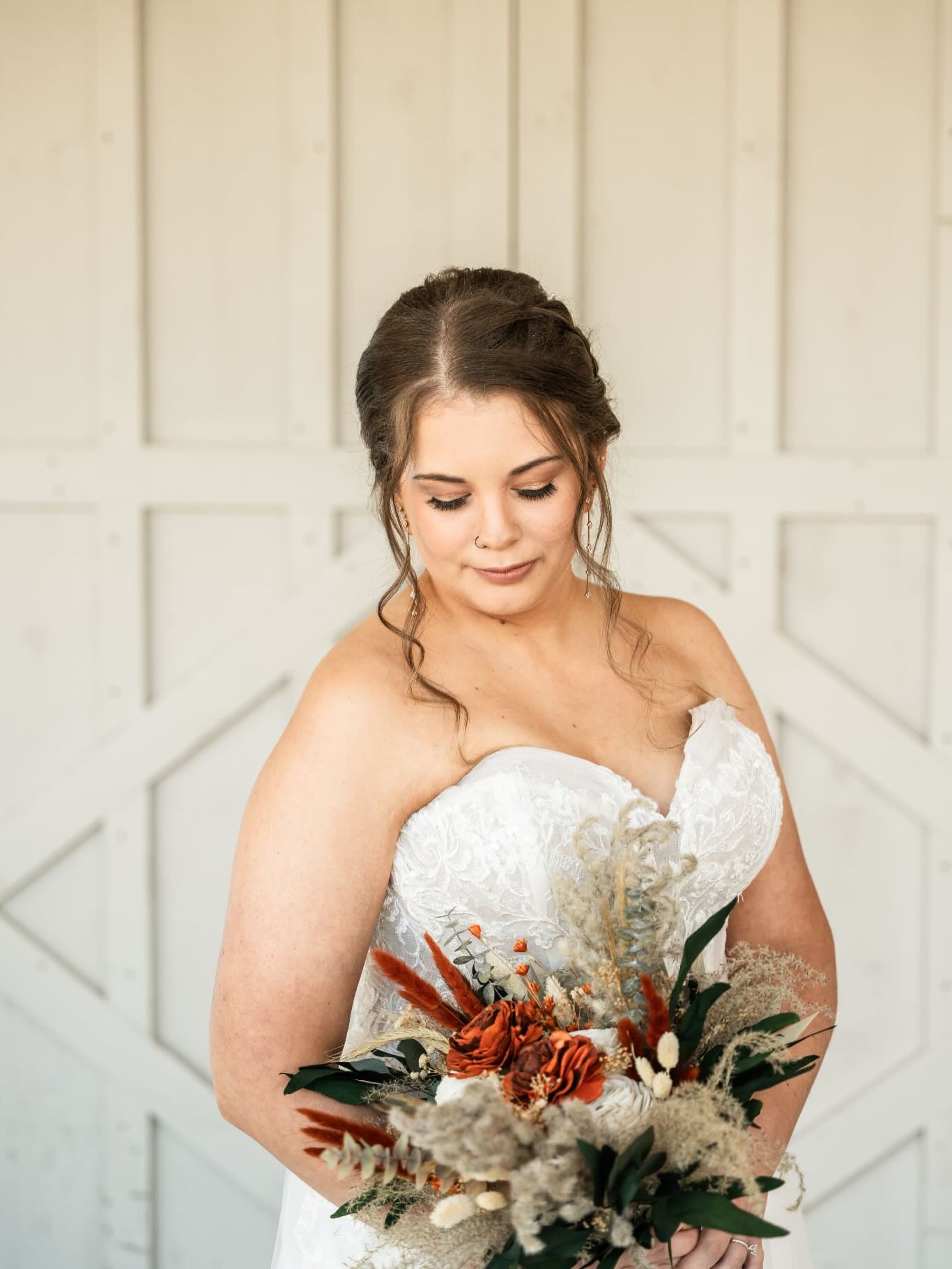 What was the BEST THING about your wedding day? Even if you were married ALL the years ago, what would you definitely want you or your kids to do?!
@kylanbarn makes for the most flexible backdrop for your wedding day. I would say we used each corner and everything in between for photos.