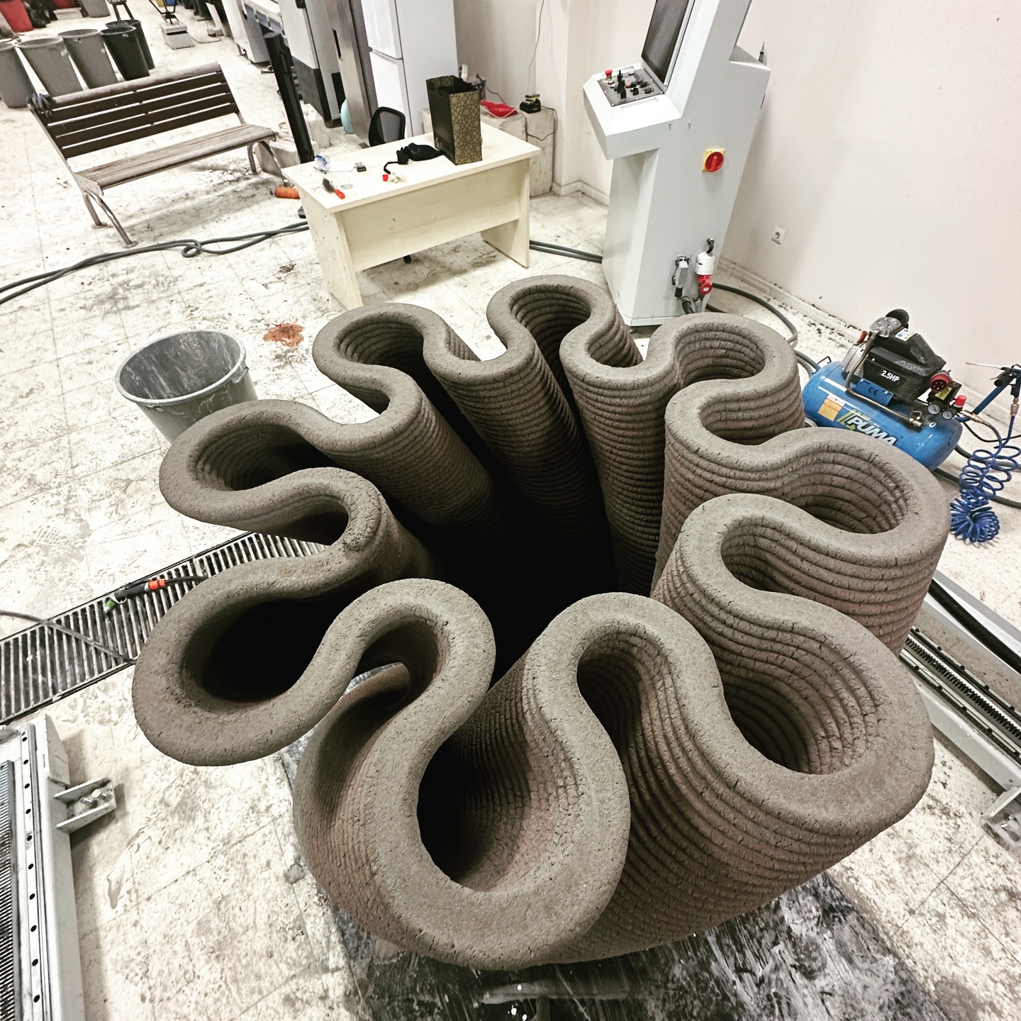 Parametric geometry meets layered concrete.
This form wasn’t designed to be poured — it was designed to be printed.
Continuous path, zero interruption, structural logic first.
#3dconcreteprinting
#parametricdesign
#digitalfabrication
#additivemanufacturing
#concreteart
#roboticfabrication
#architecturetechnology
#computationaldesign
#concreteinnovation