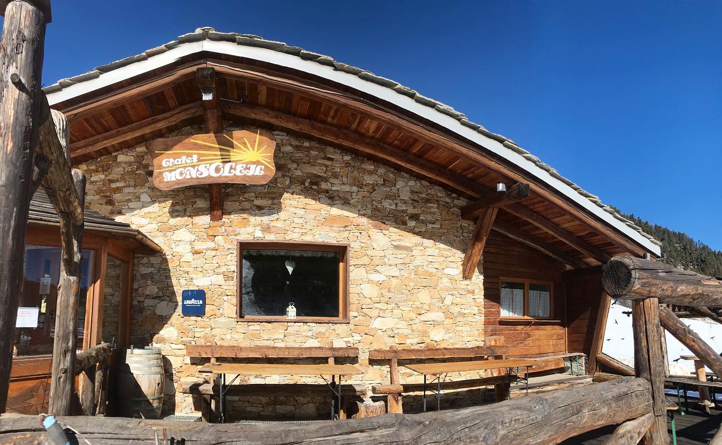 🍊Back to Orange 🍊
•Modalità Asporto ON•
Visto il ritorno in zona arancione il nostro ristorante resterà chiuso fino a nuove disposizioni ma saremo aperti per l’asporto Sabato 6 e Domenica 7 Marzo
#Claviere #chaletmonsoleil #winter #winterseason #alps #italianalps #italianfood #visitclaviere