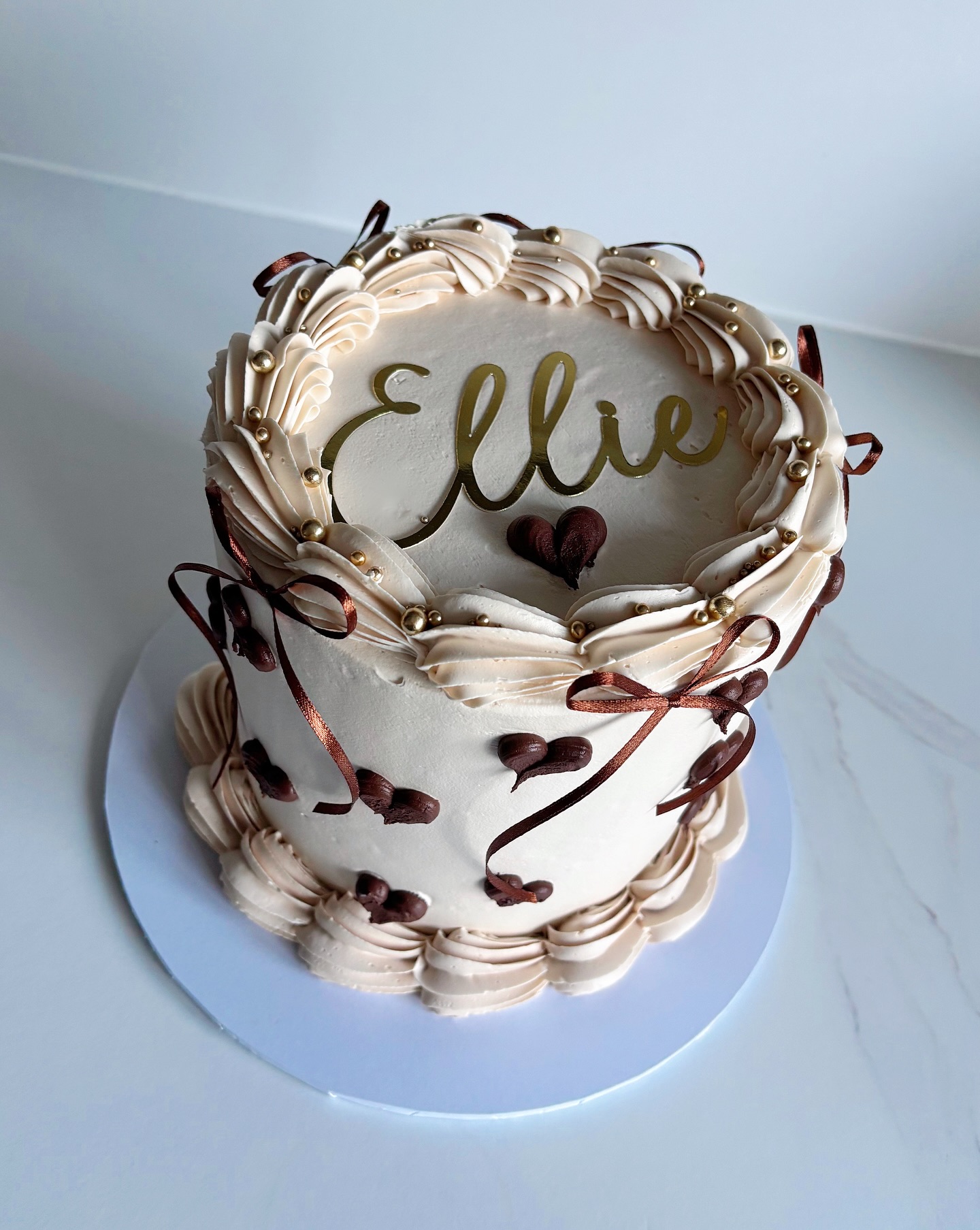 Birthday cakes should be just as special as the person they’re made for ✨
Chocolate sponge with coffee-flavoured icing to match the chocolate heart details 🤎☕️🍫
I love creating flavours outside my menu and bringing them to life!
✨ DM Sugar & Slice Bakery to secure your date for your future events ✨
.
.
.
#customcakes #birthdaycake #cakedesign #cakeinspo #celebrationcake