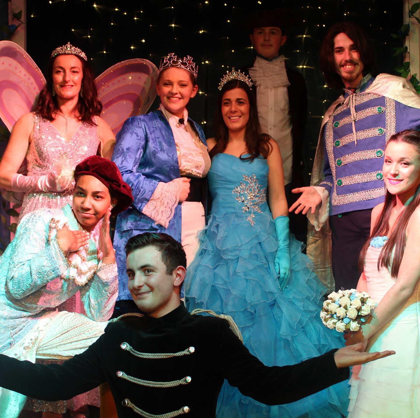 It's nearly impossible to get all of our cast to look in the same direction at the same time in our after show photo shoot!â
â
#toomanycameras #cinderellapanto #missingthestage â
#performance #community #communitytheatre #moveslikejagger #panto #panto4eva #pantomime #pantomimesengland #pantoessexâ
#upstaged #upstage #theatreupstage #stagey #tripplethreat #teamwork #costume #blueisthecolourâ
â