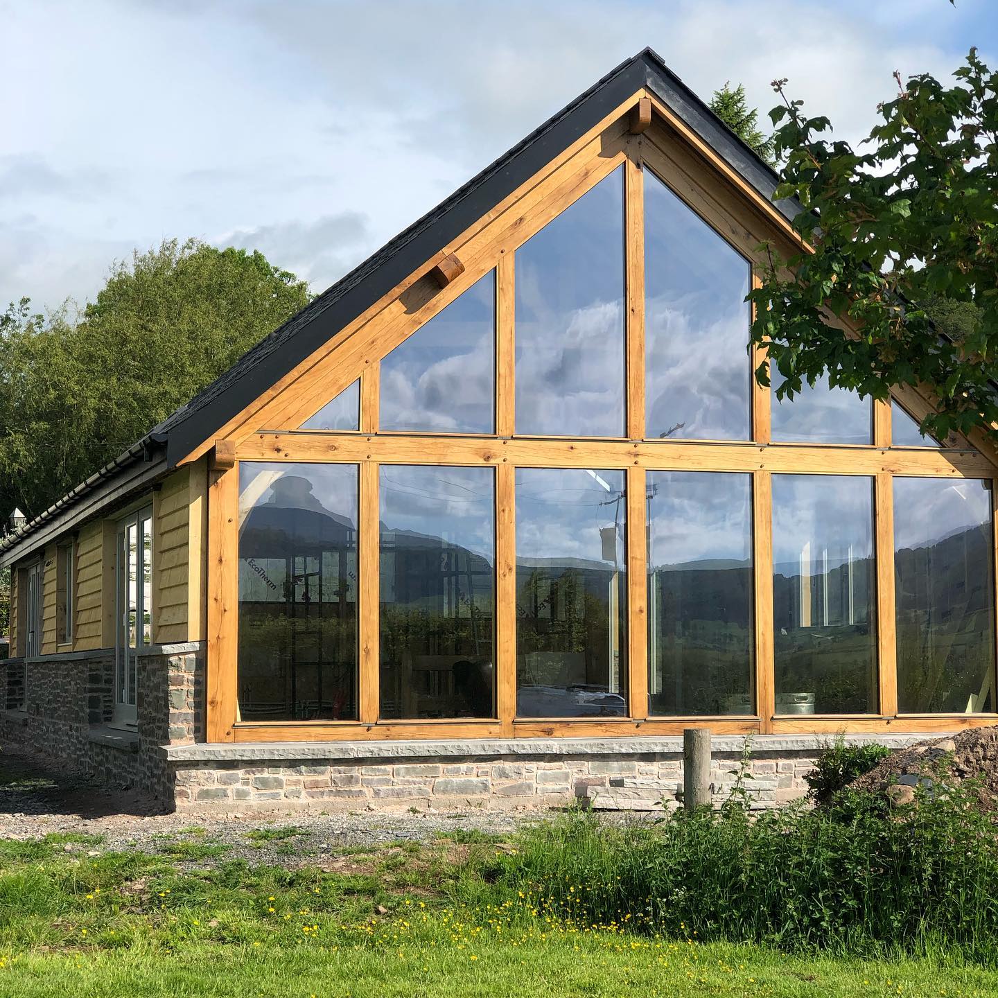This project is starting to take shape..
.
.
#oakframehouse #oakleysutro #oak #breconbeacons #breconbeaconsnationalpark #stonework #stonehenge #summertime #june #woodcladding #glass #windows #resoration #selfbuild #selfbuilduk #saturday #village #powys #herefordshire #slates #roof