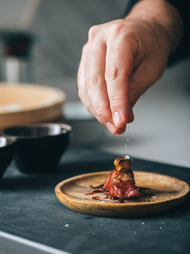 The final touch. A delicate gesture that completes the experience.
Let us curate your next experience
📞+33 6 42 55 85 32
📧 info@bonappetitsbh.com
•
•
•
•
•
•
#PrivateChef #StBarthChef #FoodLover #ChefLifestyle #LuxuryExperience