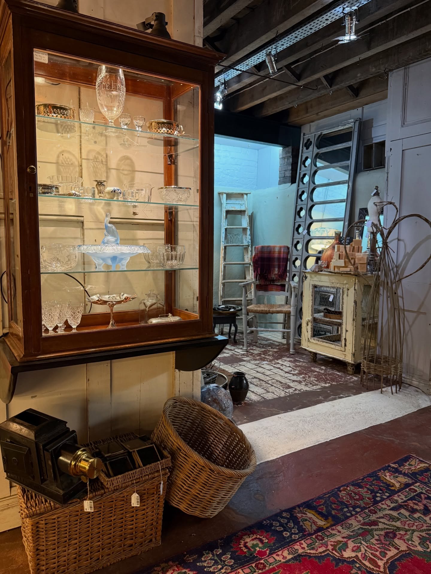 Twenty glimpses into The Antique Village… with so much more to see in person.
Over 100 independent dealers, ever-changing stock and rooms full of vintage & antique finds, every visit brings a new discoveries.
Perfect for collectors, home stylists, and anyone who loves beautiful, unusual pieces.
Come and explore.
www.theantiquevillage.co.uk
Open 10-4 Monday to Saturday
#vintage #antiques #interiors #homestyle #furniture